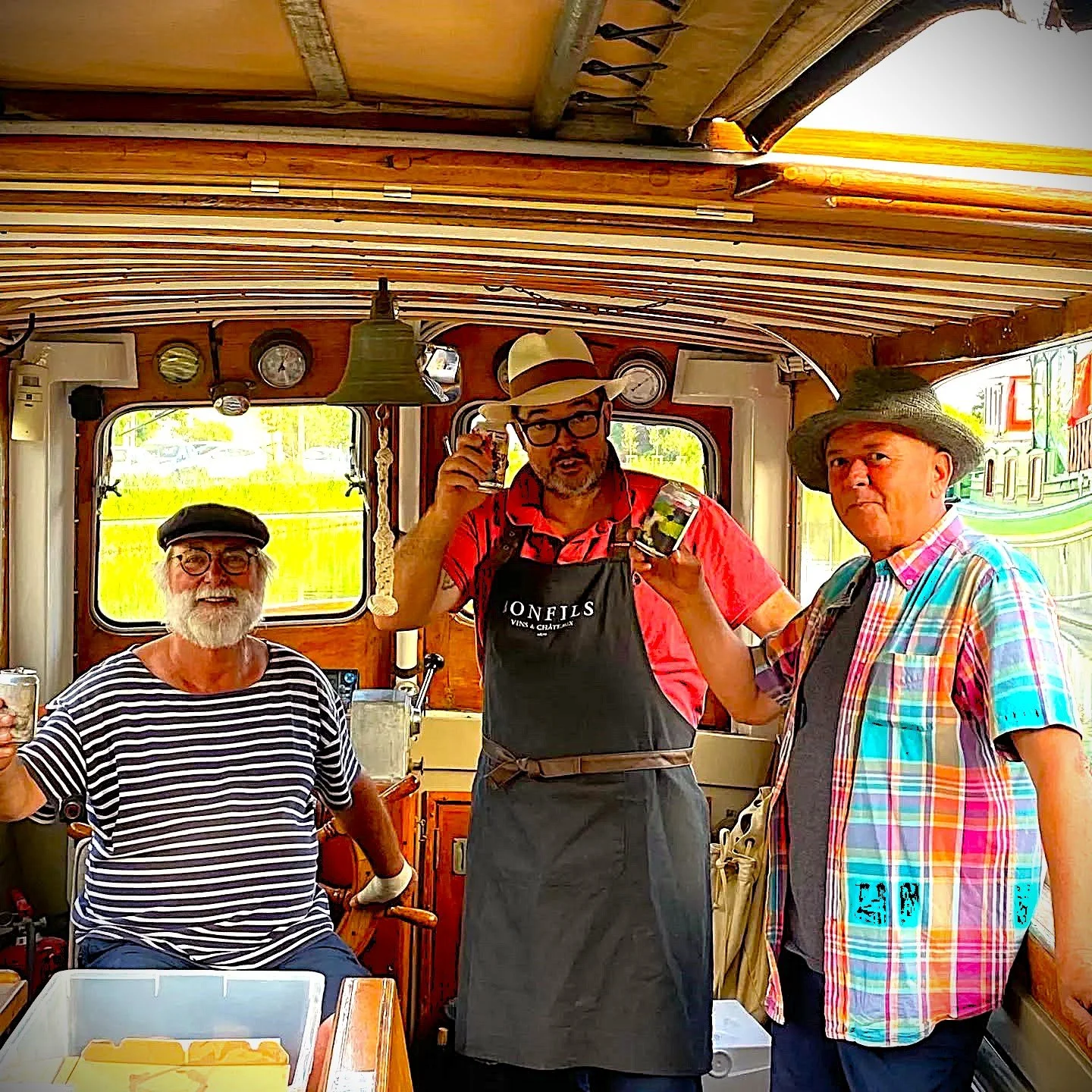 Matthew and his group during a private boat tour and wine tasting on canal du midi