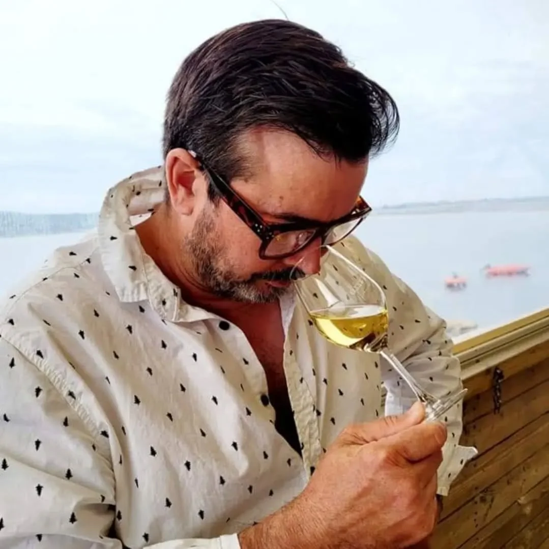 matthew is a wine lover and share his passion with you