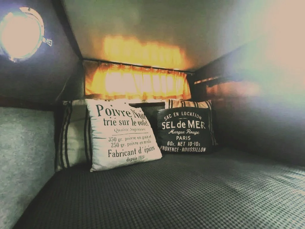 book a 6 persons private boat on canal du midi for the weekend