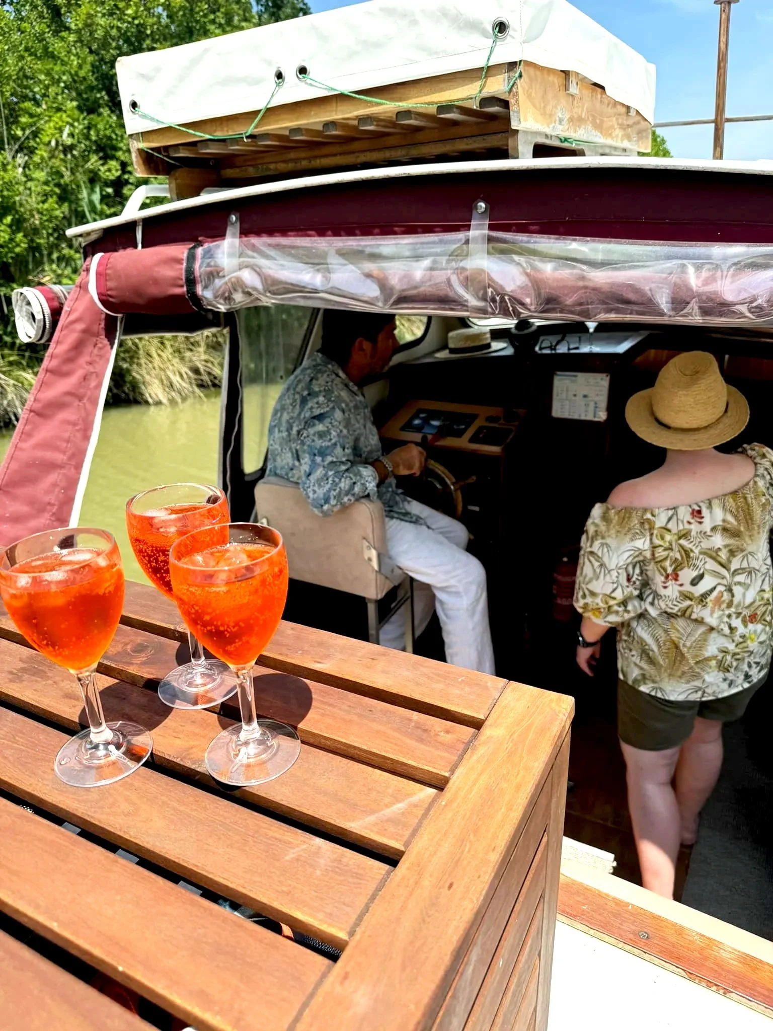 hire a private boat on canal du midi for excursion and tasting
