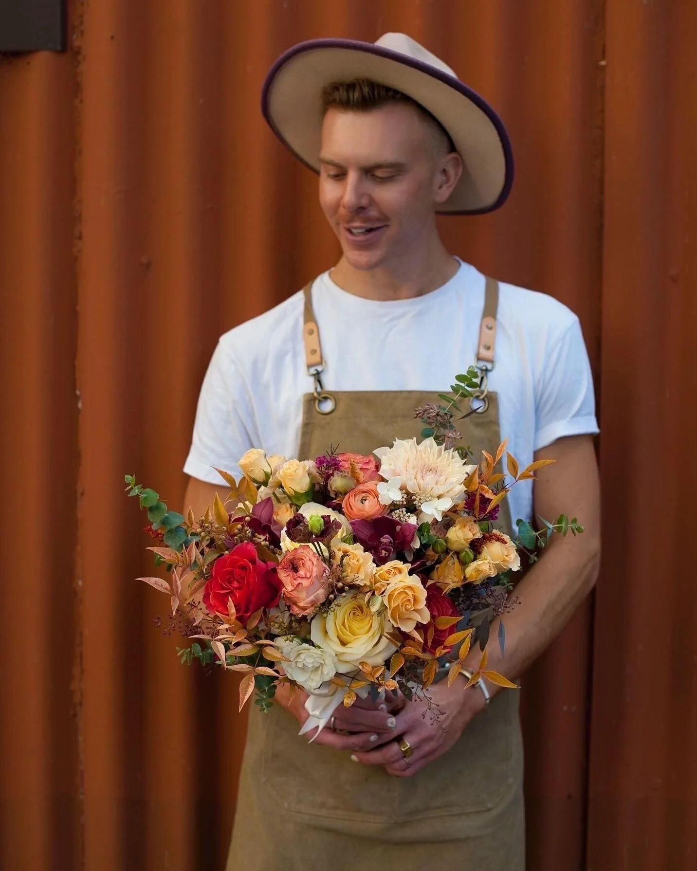 Did you know that Saville Flowers is a 4th generation flower shop? 😮 

Owner Mark Jones is the great grandson of Don Saville, who first opened Saville Flowers in Evanston wayyyy back in 1942. While our floral style has definitely changed through the
