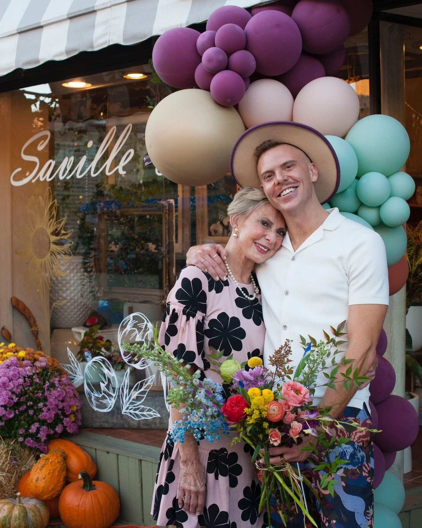 HAPPY SMALL BUSINESS SATURDAY! 🎊

We're celebrating with 25% off all green houseplants. Stop by in-store or give us a ring to pick out a new plant baby: 847.864.0632

And yes, we deliver to Evanston, Chicago, and surrounding suburbs!

Thank you for 