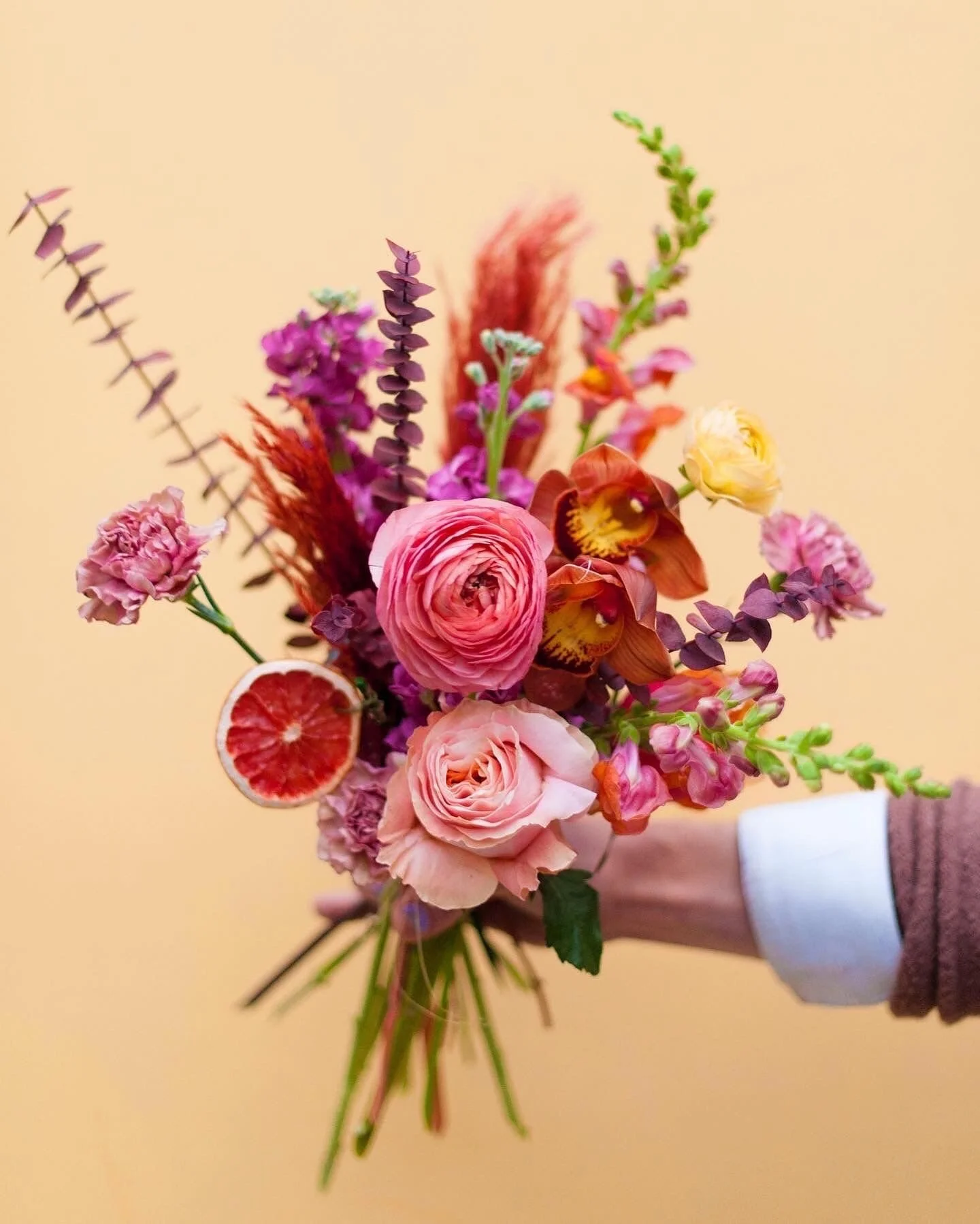 ⭐⭐⭐⭐⭐ "Saville Flowers is a gem in Evanston. I've been twice now and both times they've made me beautiful arrangements exactly in the budget I gave them. They also have vases, candles, cards, and other gifts. Yesterday, they wrapped my arrangeme