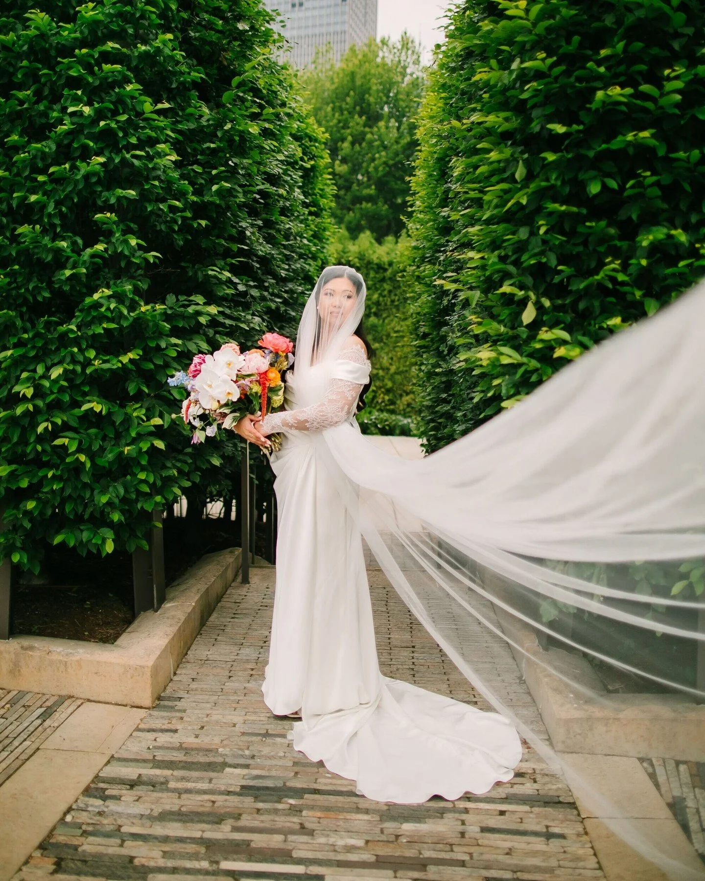 #WeddingWedneday: Did you know? 👀 We offer bouquets, boutonnieres, and other floral arrangements for small weddings too! Whether you're eloping or hosting a micro-wedding, we can design extra-special flowers for you and your wedding party, a few foc