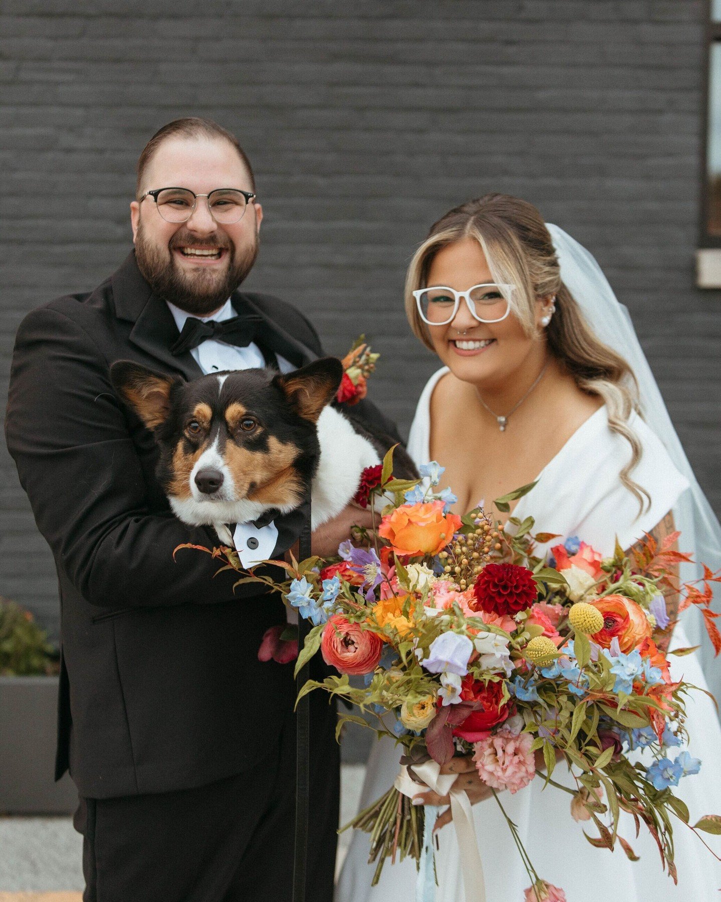 #WeddingWednesday: Abundance and color were the ✨ vibe ✨ for Taylor and Kevin, who got married at Evanston's Double Clutch Brewery last fall. From an extra-big bouquet to a lush floral arch, their day was filled with bold colors, fall's prettiest flo