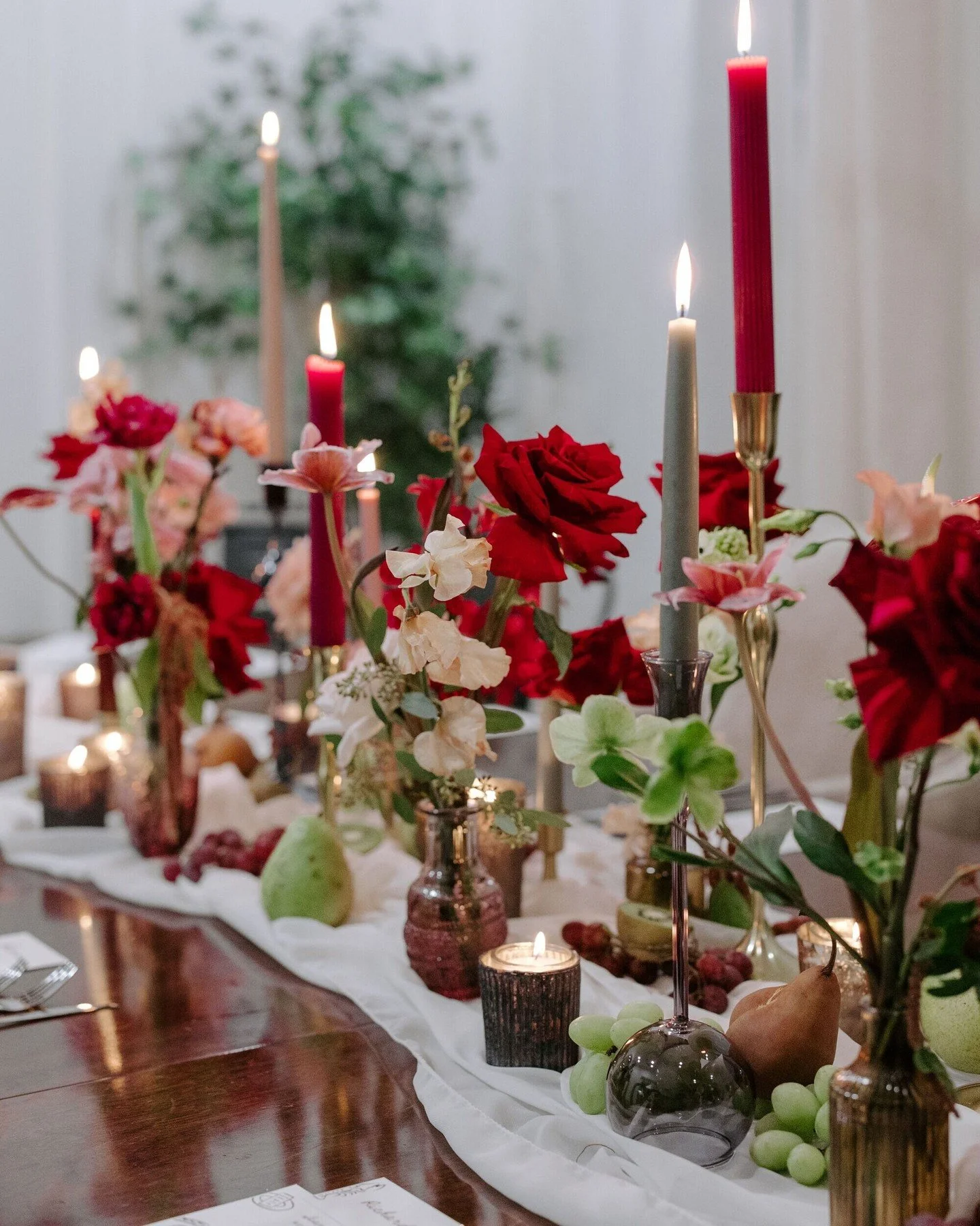 Let's talk about BUD VASES! 🌹 

It's incredible how something so small has such a big impact&mdash;but flowers are special that way. At Saville, we love putting together unique, beautiful bud vases for weddings and special occasions.

Here's some th