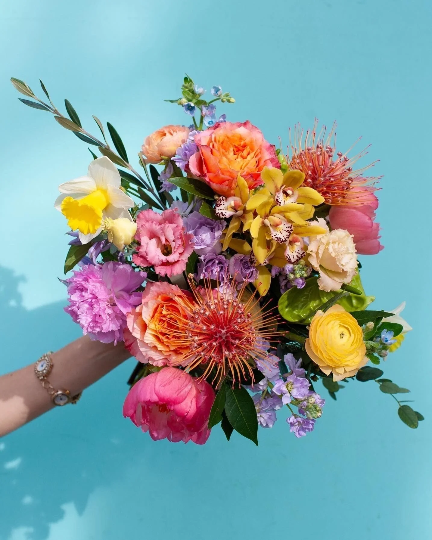 Tomorrow is Easter Sunday and we've got TONS of gorgeous flowers to make your Easter table come alive.

Shop in-store from 10-4 or give us a call: 847.864.0632 to place an order for delivery. 🚚 💐 
...
#SavilleFlowers #EasterFlowers #ChicagoFlorist 