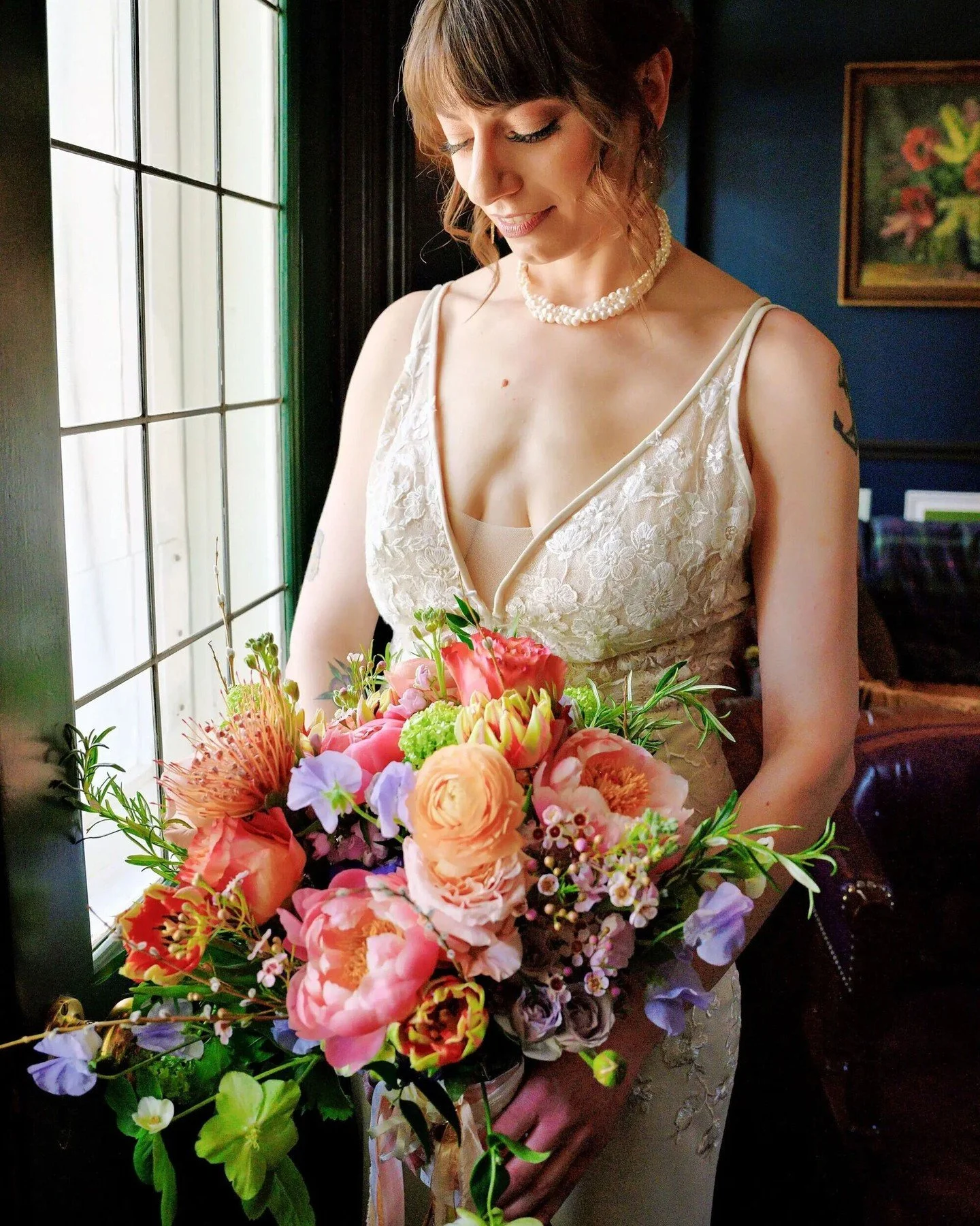 #WeddingWednesday: When a spring wedding looks like striped tulips, trailing ribbons, super-soft sweet peas, and the first peonies of the year. 😍 😍 😍 Happy second anniversary to Kara + Kenneth!

We still have a limited amount of availablity left f