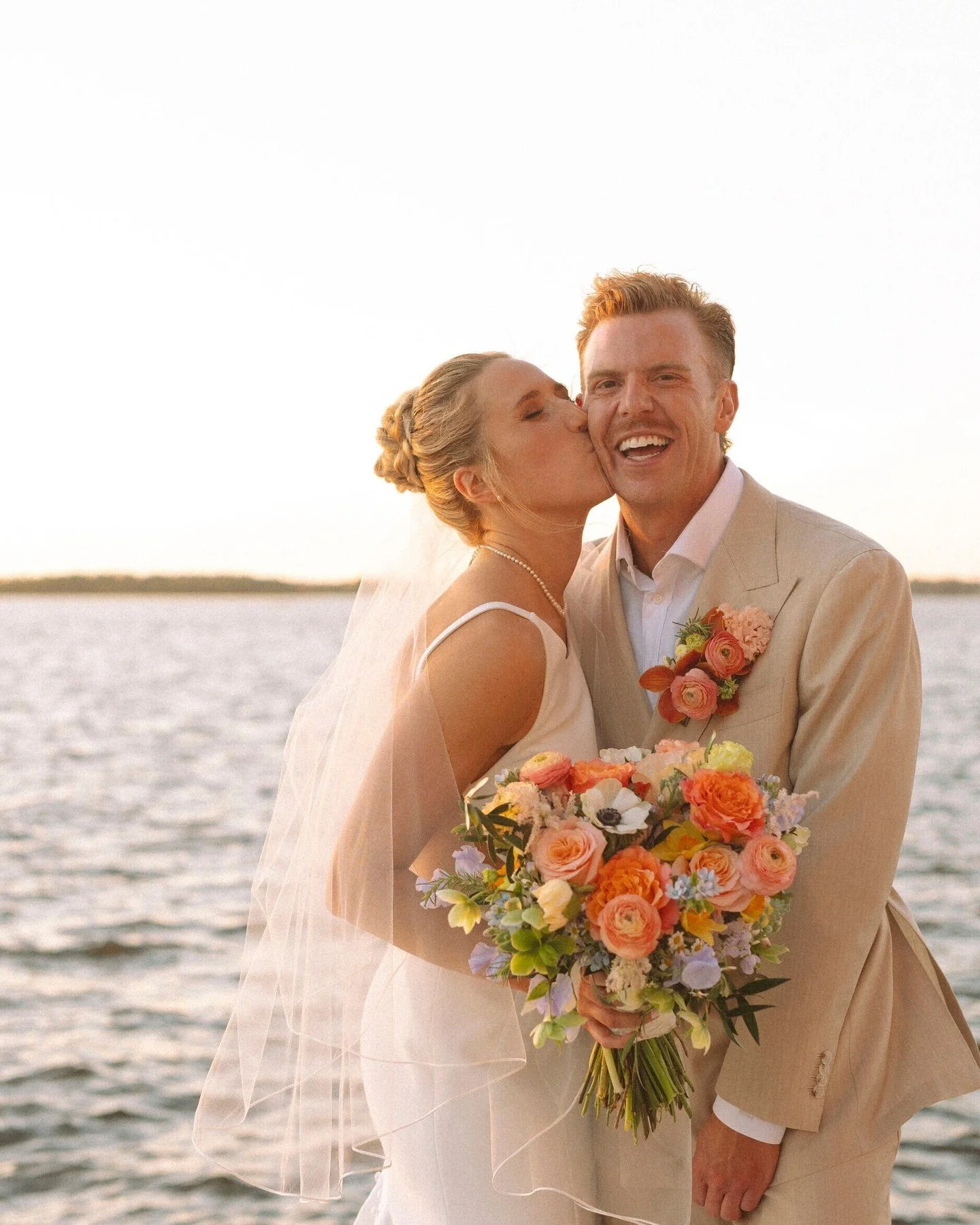 #WeddingWednesday: When you're a florist and your BFF is getting married... you simply MUST fly to Florida to do the flowers! 

Liz + Tyler's April wedding on the coast was full of spring blooms including daffodils, anenomes, ranunculus, hellebores, 