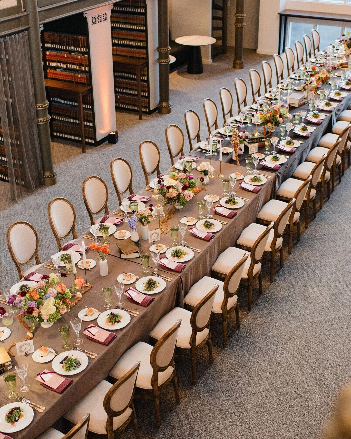 Throwback to last spring when we had the honor of designing a "Spellbound Soiree" for Chicago's wedding industry professionals @wipachicago. 🔮 🌷 🍊 

Inspired by a mix of golden hour glow and the funky witchiness of tarot cards and smoky 