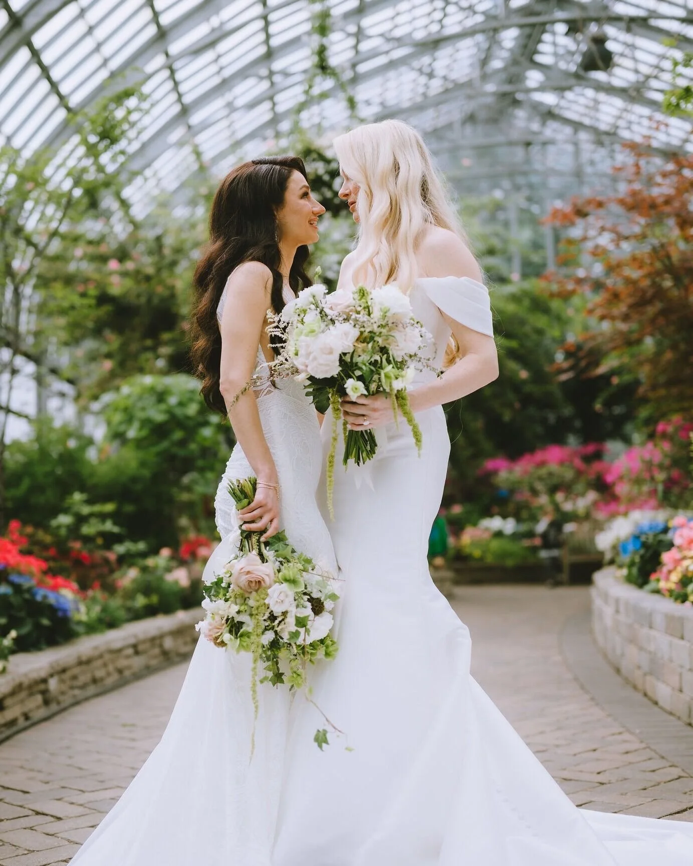 #WeddingWednesday: Brittany + Mel's April celebration at Walden in Chicago combined the crisp ivory tones of a white wedding with the lushness of a forest floor. Featuring a mix of garden roses, textural greenery (hello fruiting olive branches!), and