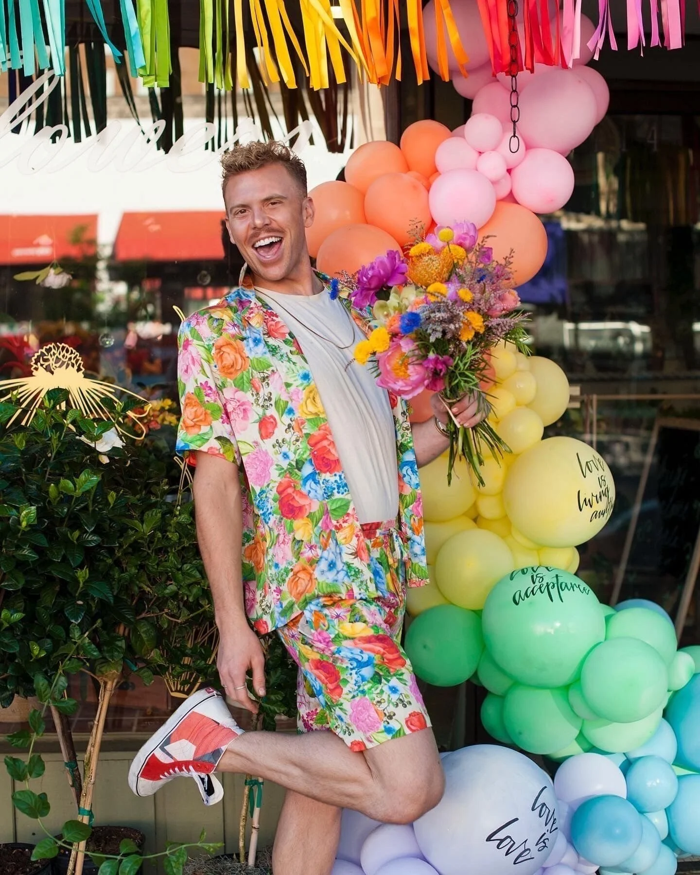 Please join us in wishing Saville's owner and lead designer, Mark, a FABULOUSLY happy birthday! 🎂 🌈 💐 

Mark's love of flowers, color, fashion, and beauty guides Team Saville every day&mdash;whether we're putting together a triple-wedding weekend 