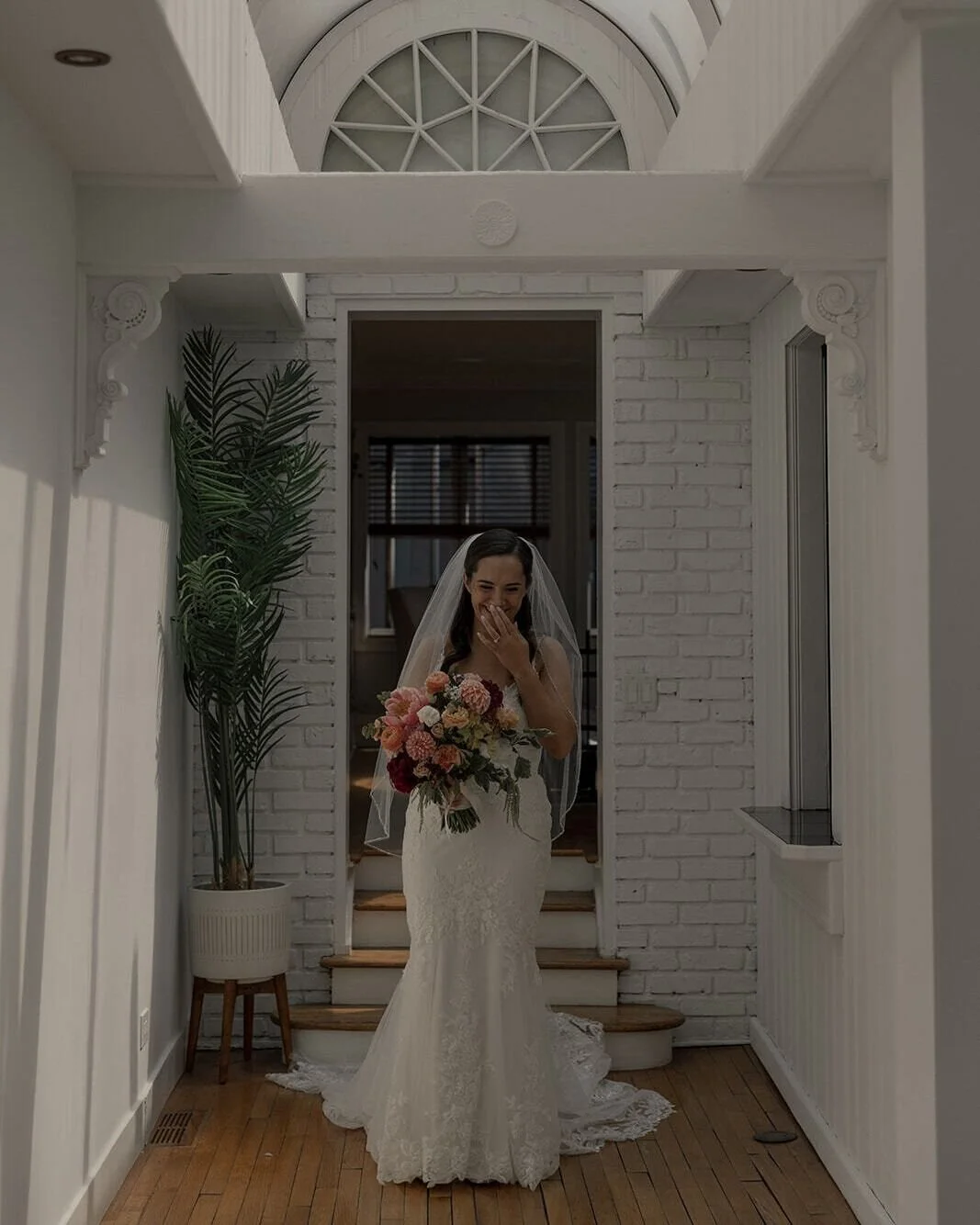 #WeddingWednesday: When the vibe is: I'll stop the world and melt with you. 😍 

Robyn and Laith's spring wedding blended dusty pinks, soft peaches, muted champagne tones, terra cotta accents, and olive greens for a look that felt romantic yet ground