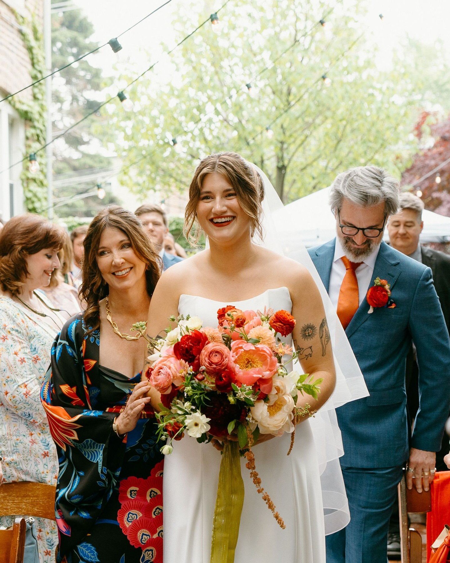 #WeddingWednesday: This one is for the moms. 👩&zwj;👧&zwj;👦 

🌷 The ones who help us pick out our wedding flowers, because they always know best.
💐 The ones who hold our bouquets while we step into our dress.
👔 The ones who pin our boutonnieres 