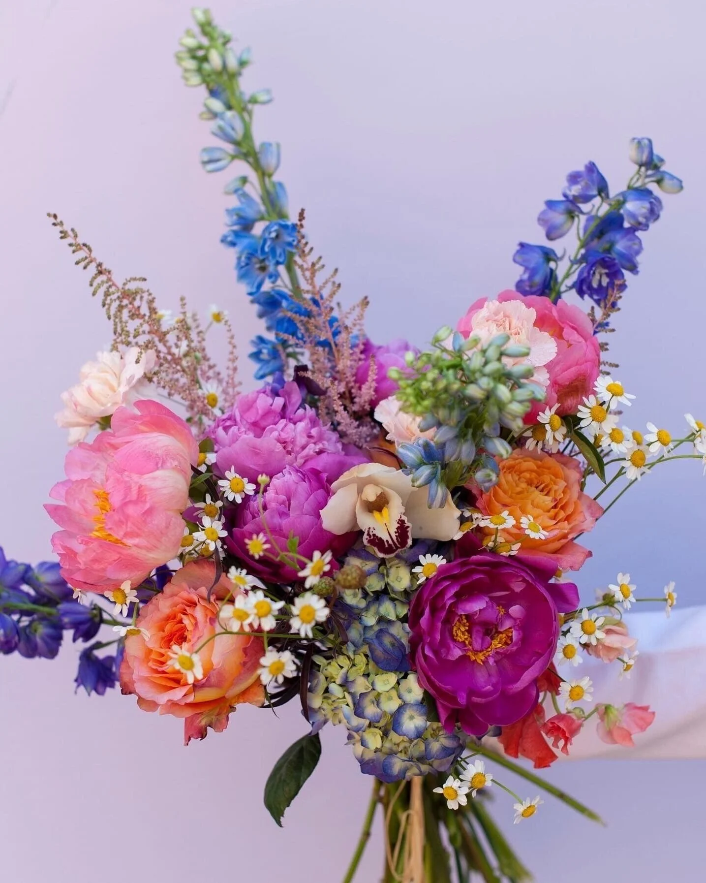 We are CLOSED today in observance of the Memorial Day holiday. We're wishing you a happy unofficial start to summer and can't wait to see you tomorrow. 🌞 

We'll be stocked with all of your summer-blooming faves and can't wait to make you something 
