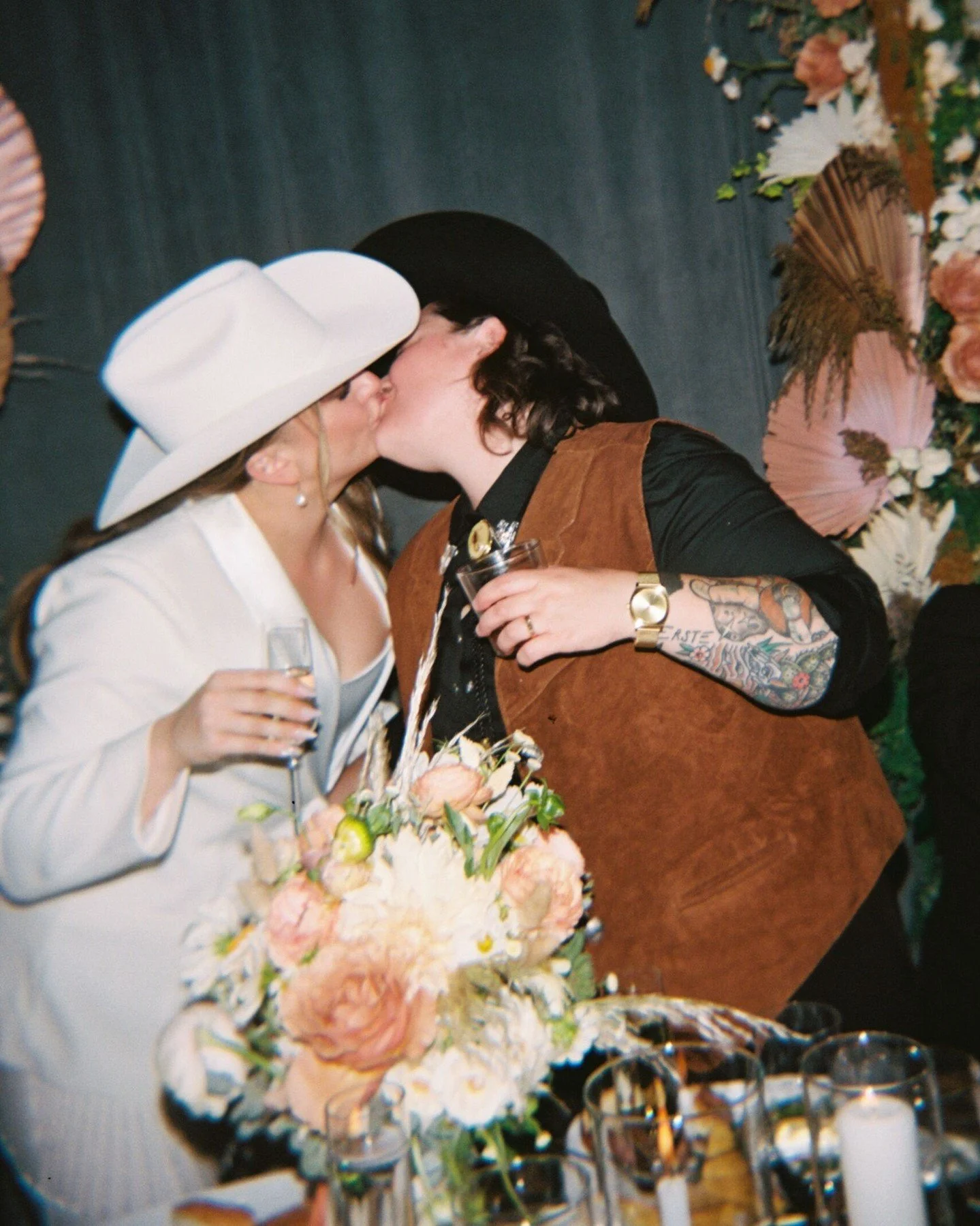 Planning a themed wedding? SIGN. US. UP. 🤠 

Caroline and Koren's western-inspired wedding featured a champagne and terra cotta color palette packed with tons of dried flowers, paper fans, and pampas grasses to create a playful prairie tumbleweed fe