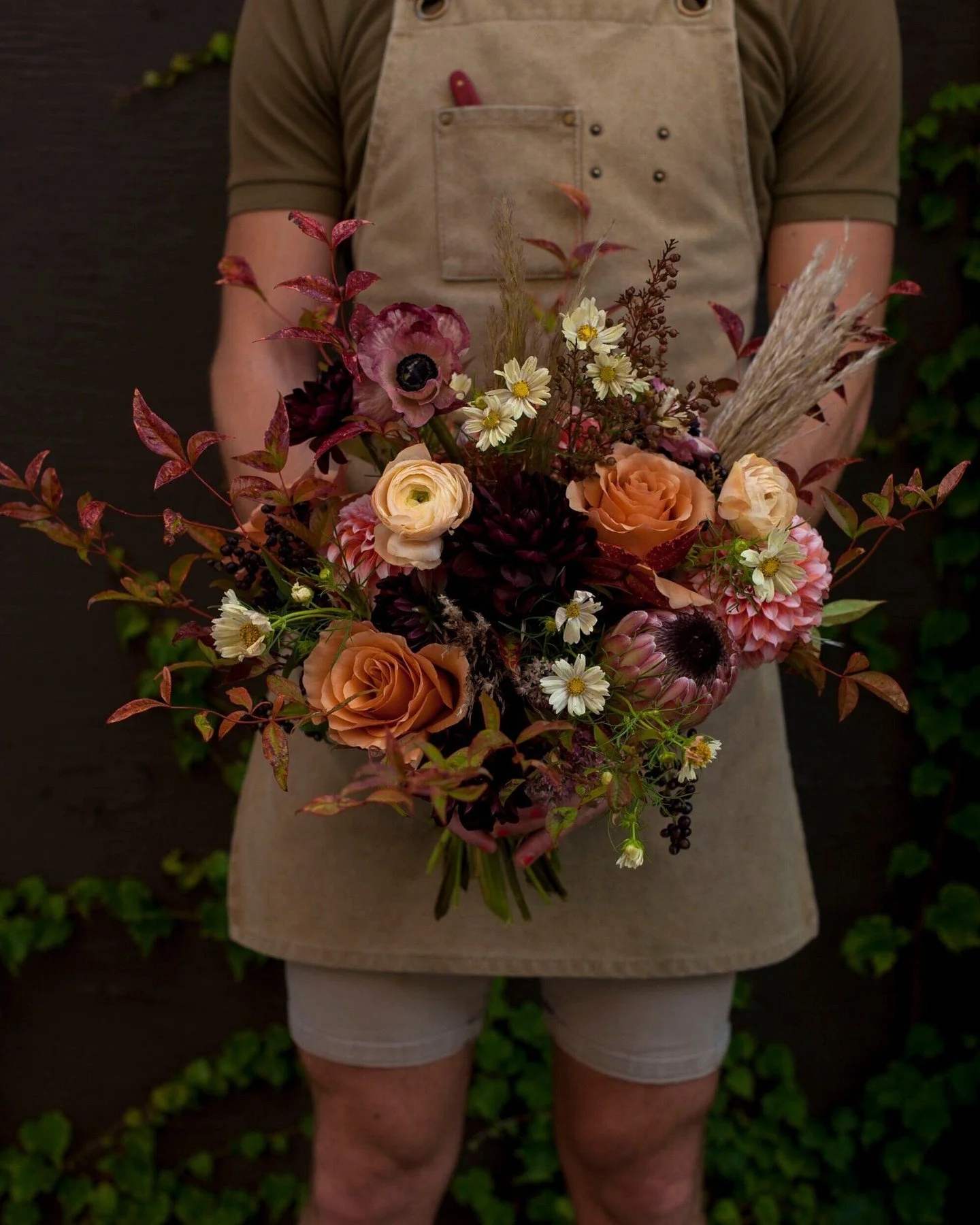 Rosh Hashanah is coming and we've got all the festive blooms you need to celebrate a happy new year. 🍎

Choose from our current collection at the link in my bio.

Or give us a ring to design something custom: 847.864.0632
...
#SavilleFlowers #RoshHa