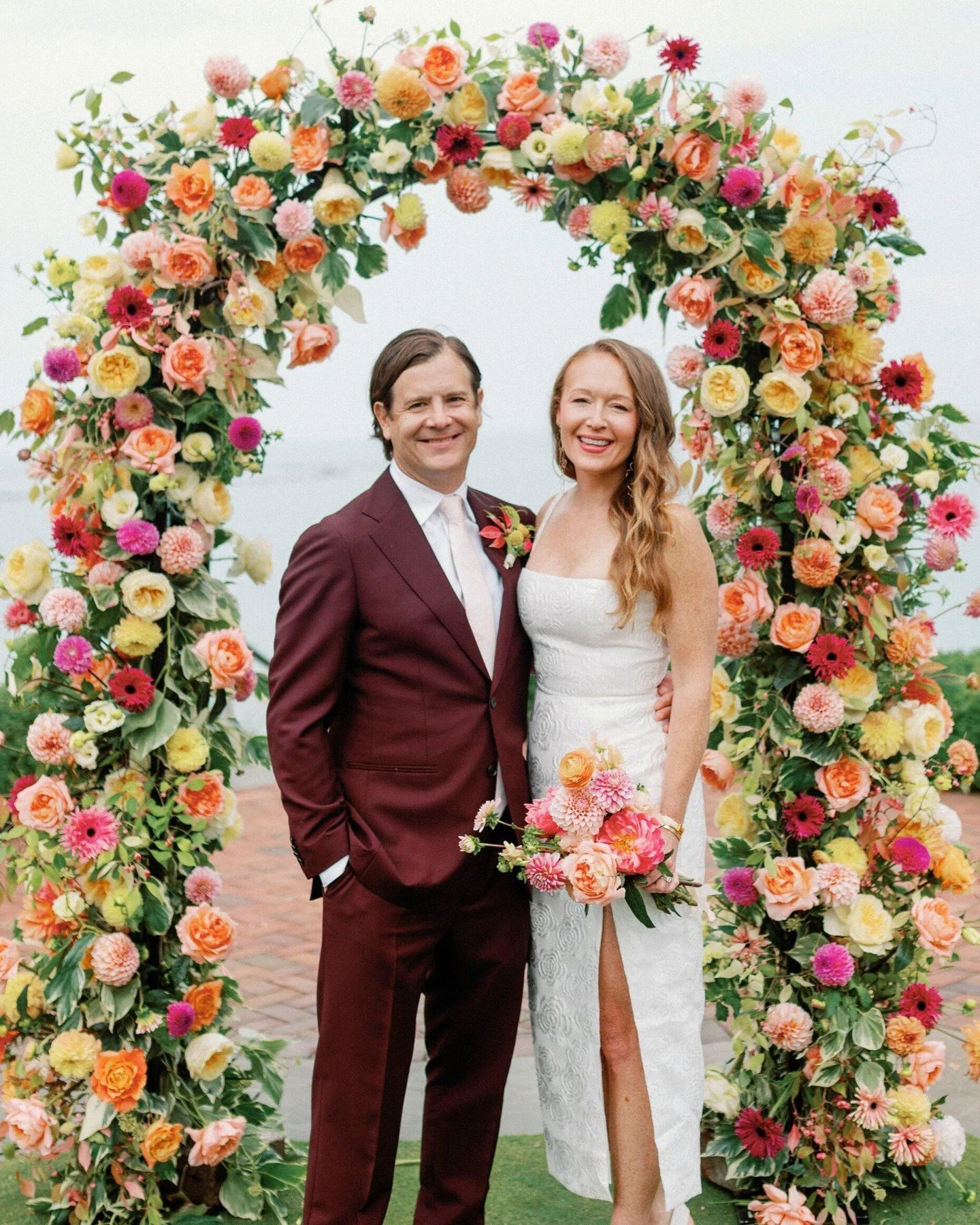 #WeddingWednesday: Sometimes you just want to get married again! 😍 

Lisa and Matt's vow renewal ceremony at Shore Acres Club was a color-infused celebration of their first five years of marriage. Bursting with bright end-of-summer dahlias and color