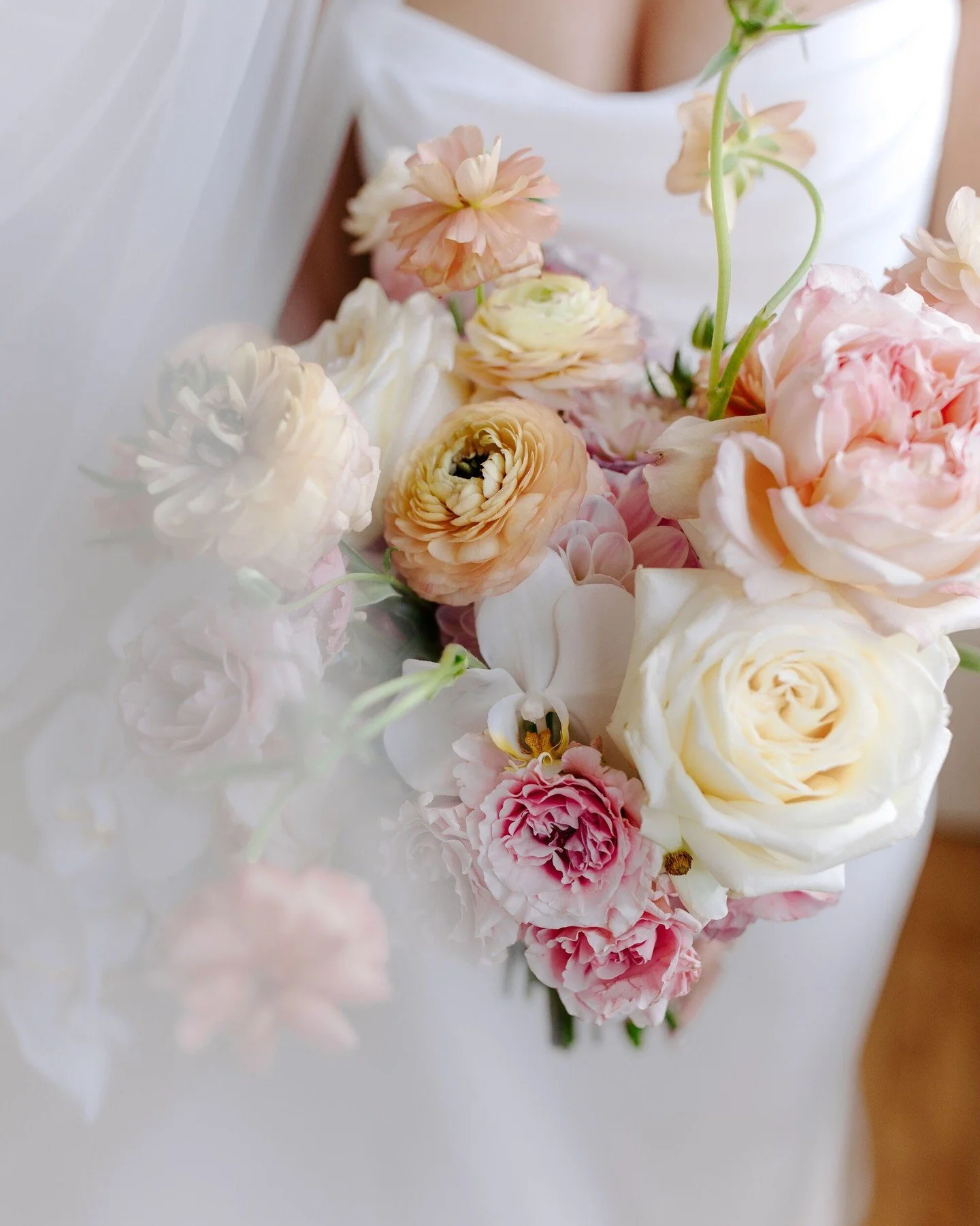 #WeddingWednesday: If you want to make your flowers last forever, you can't skip this part of your wedding:

Hire a photographer that GETS flowers! 📸🌸 

Just like food photography, architecture photography, and portrait photography, floral photogra