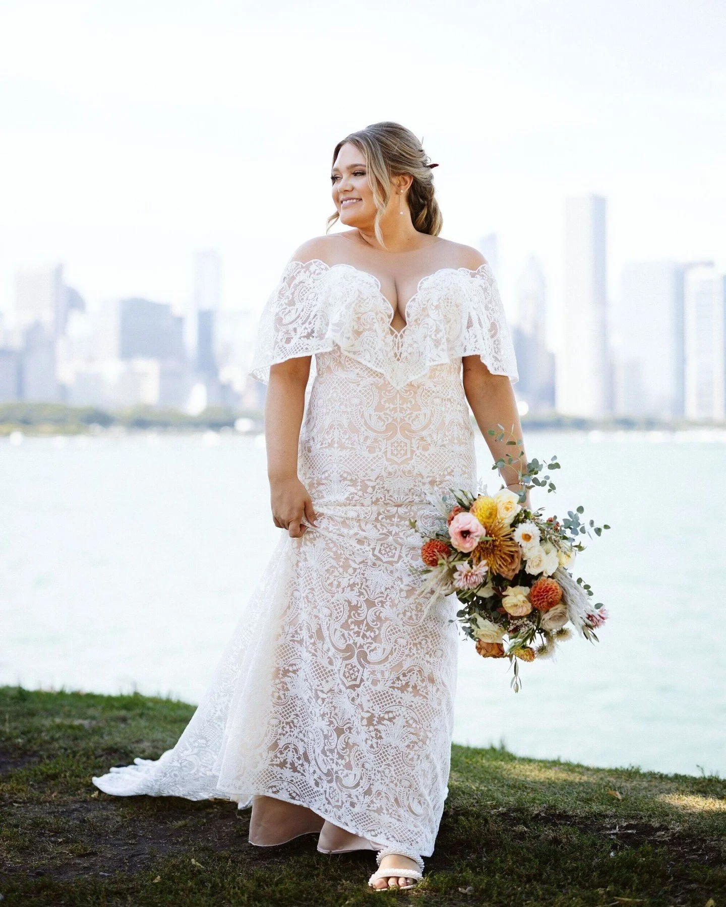 Did you know we offer wedding bouquet recreations? 👀 

Whether you chose Saville as your wedding florist or got your flowers somewhere else, we can take a picture or two of your bouquet, ceremony flowers, or reception pieces and create a seasonal re