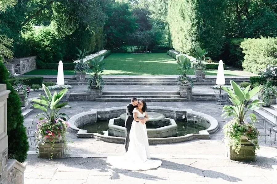 Graydon Hall Manor gallery.jpg