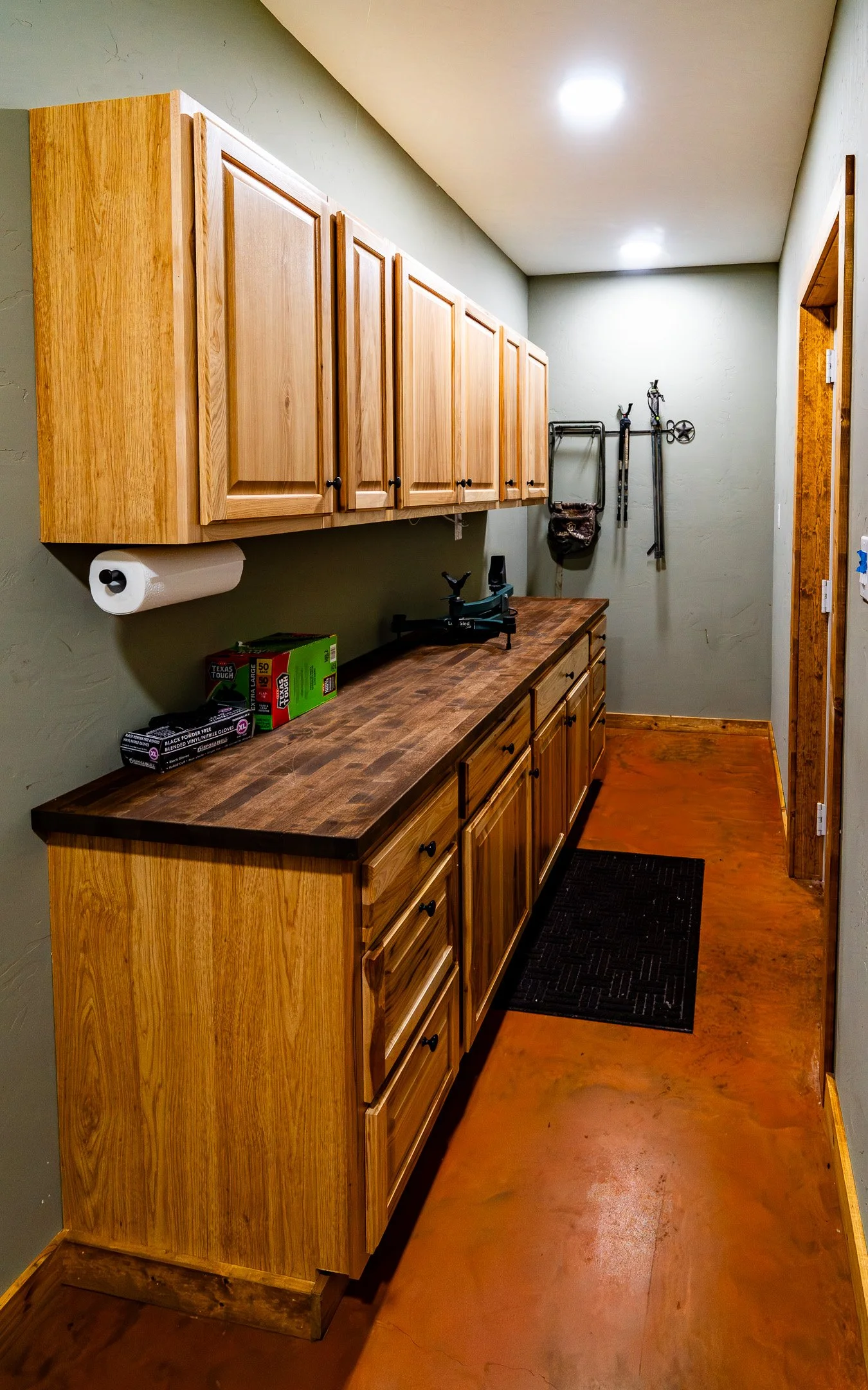 JGs_Blacktop_Ranch_BunkHouse_Gun_Cleaning_Room.jpg