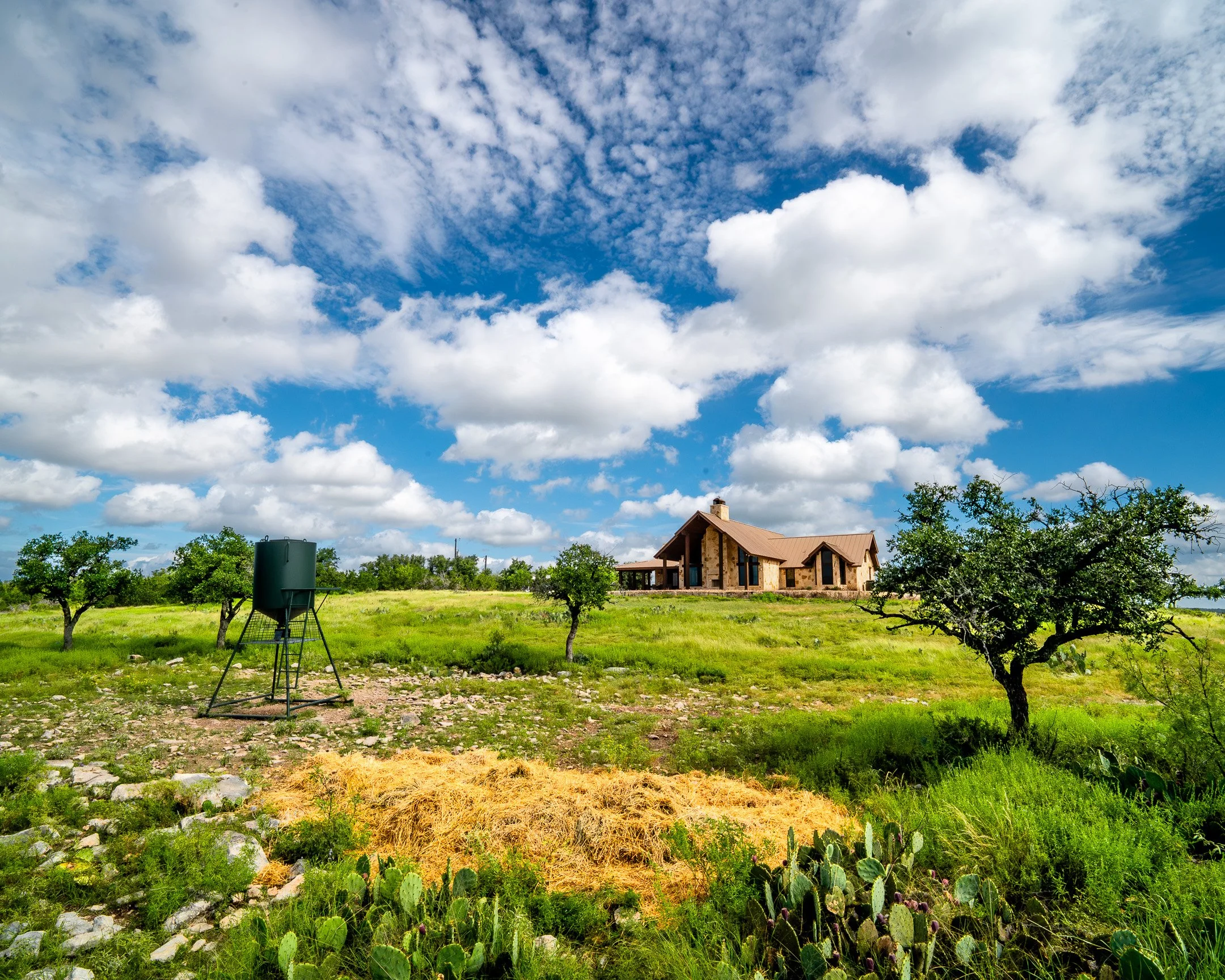 JGs_Blacktop_Ranch_Residence-1.jpg