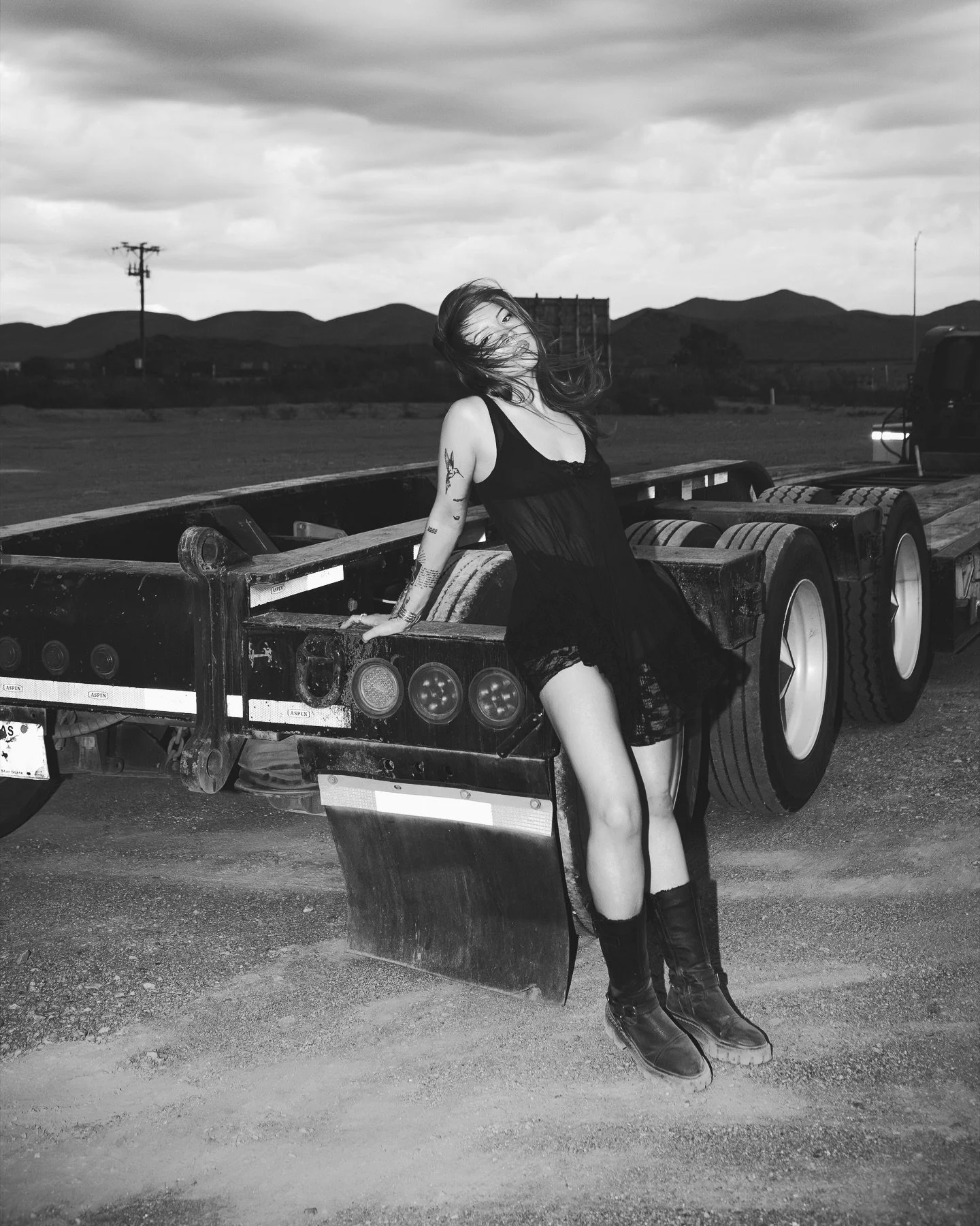 Check out our brand new exclusive interview with @charlottesands about her single “Afterlife!”
Link in our bio 🫶🏼
Photos by: Megan Clark
Written by: @kushypics 
#musicinterview #charlottesands #poppunkmusic #newmusic