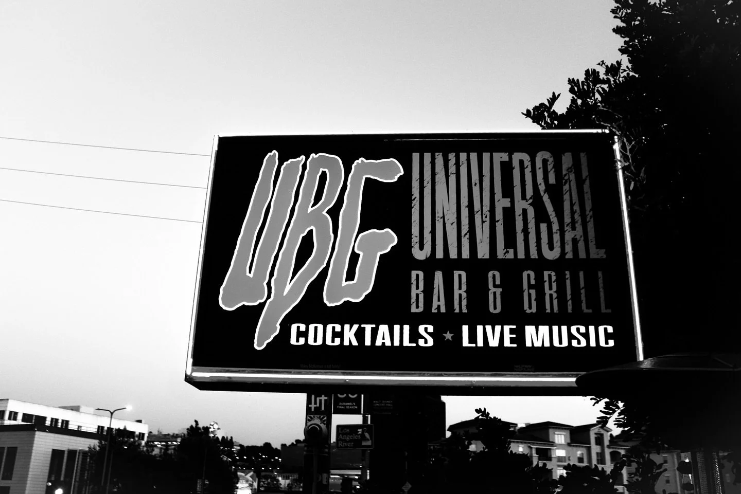 A Look @kore.events Rage Fur A Reason @universal_bar_grill 8/24 💥

Music that night by @longwindedmusic @aggressivegaze @goodtimegreg @officialvesperrose &amp; @blazecisco 

Art &amp; Vending by 
@letroisapothecary @motherknows_ @fishchiesa @sad.oni