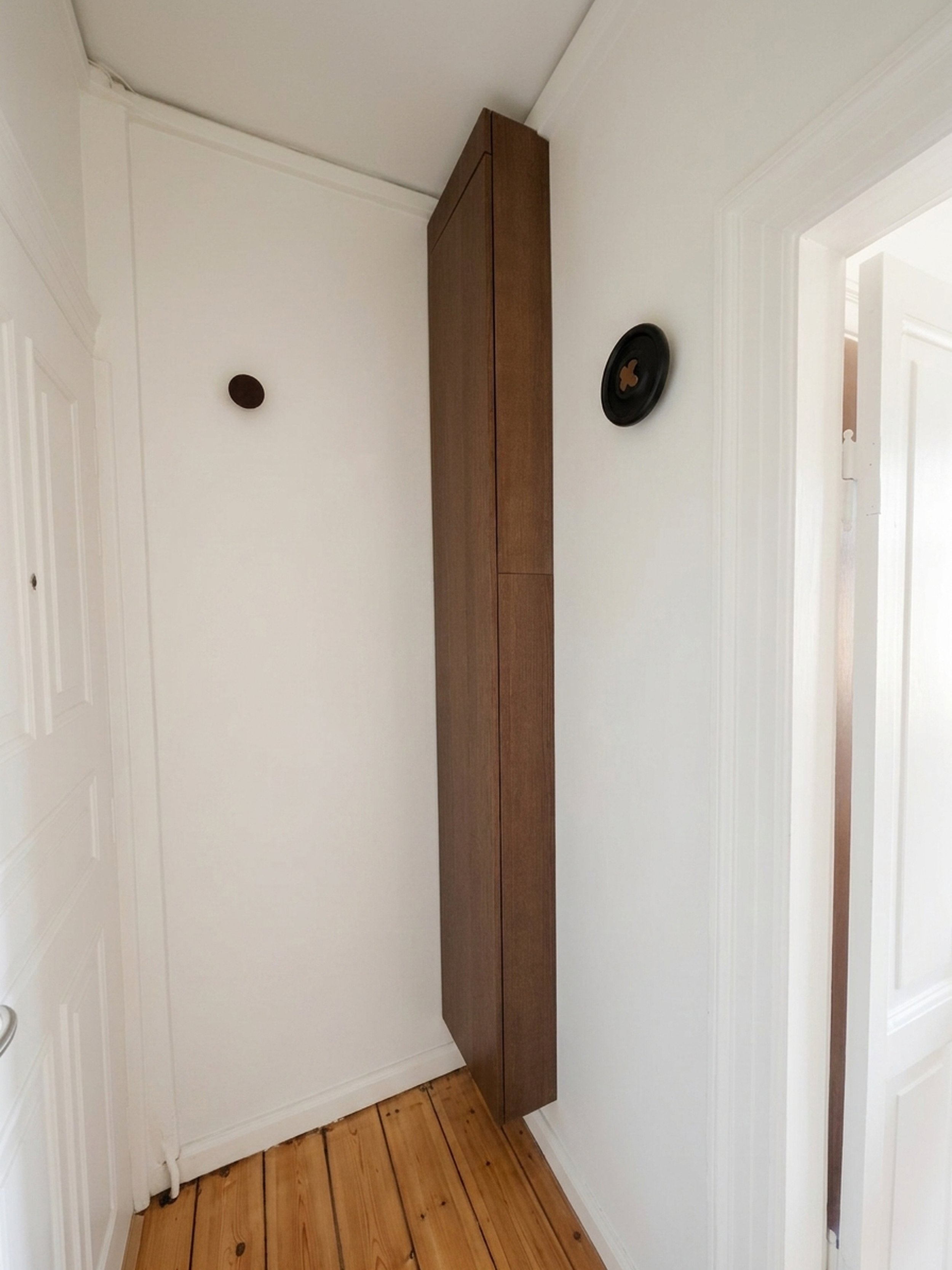 Entrégarderobe på mål med plads til overtøj og sko — Oakwood