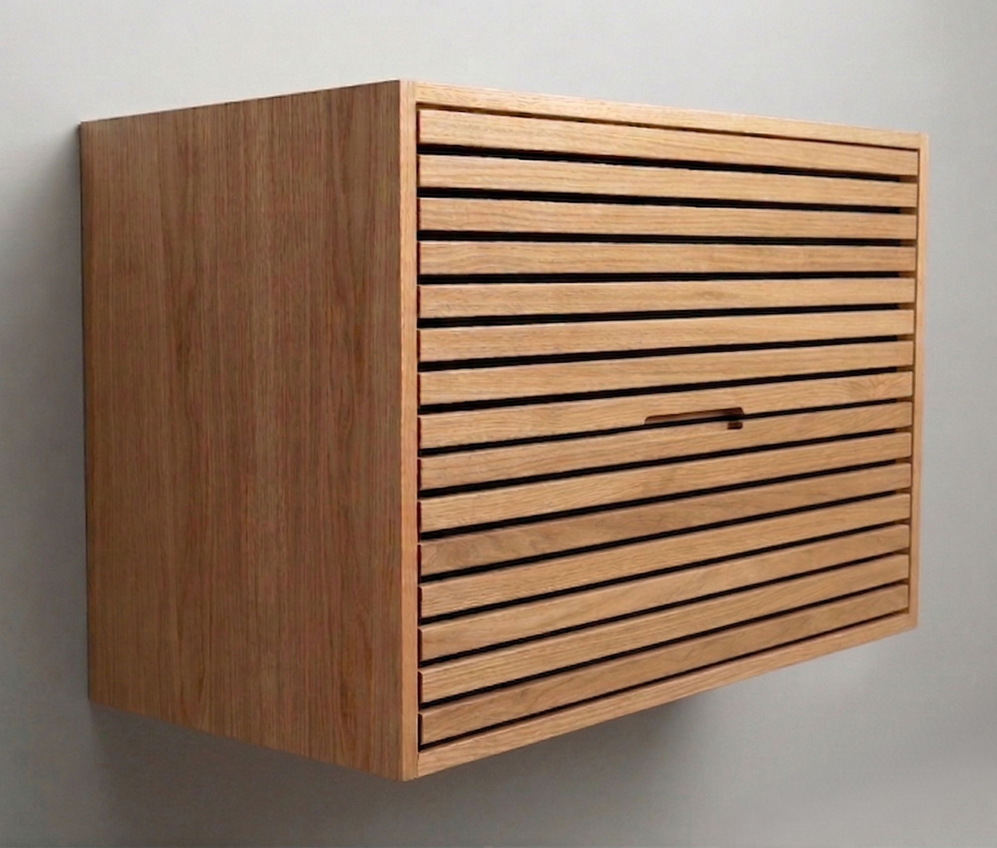 Reef-serien — badeværelsesmøbler med ribbet frontpanel fra Oakwood