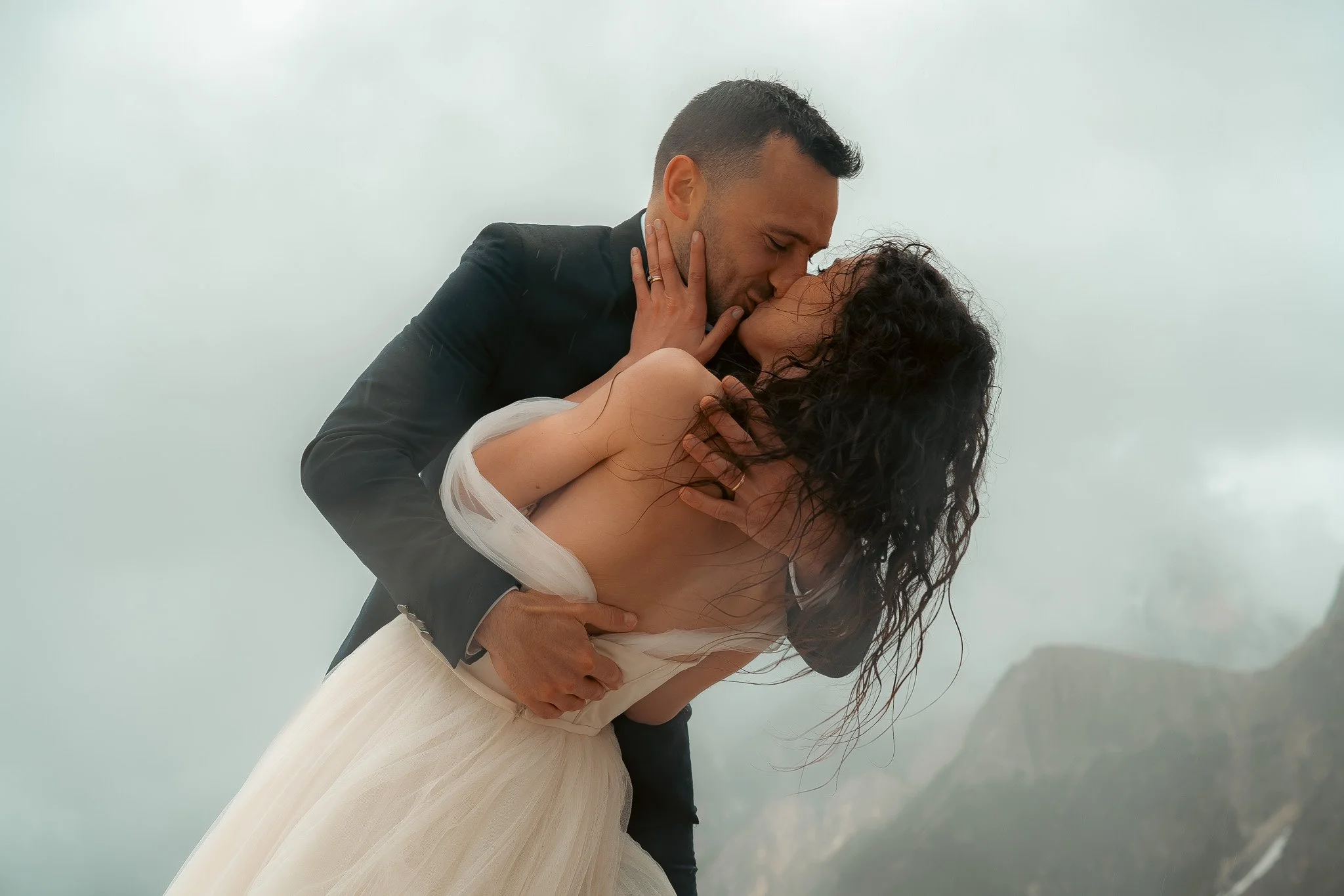 romantic couple eloping in Norway