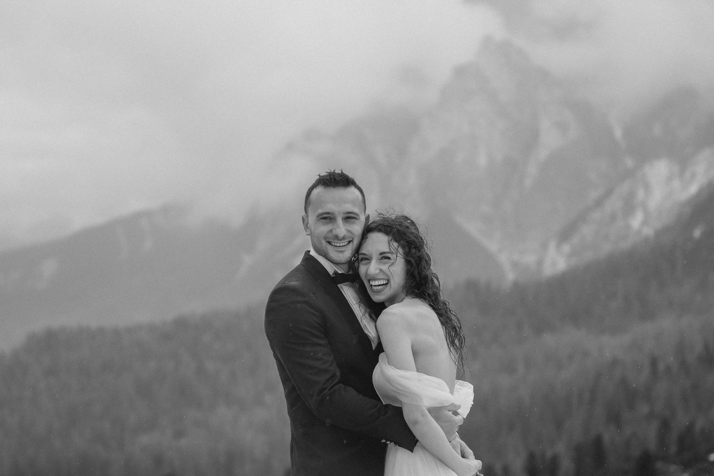 a beautiful couple in Norway eloping being photographed