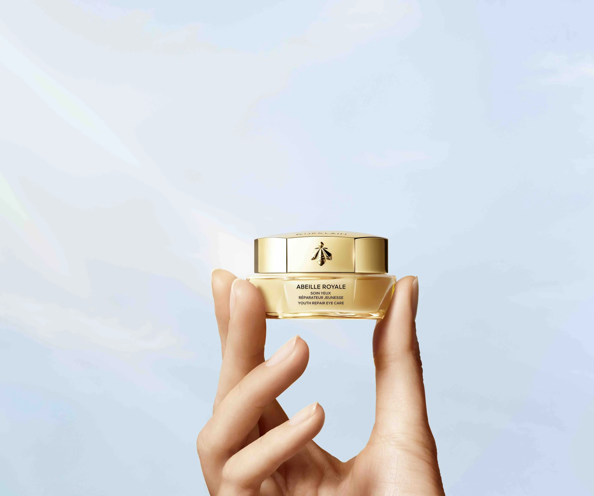 ABRO25_HAND_SOIN YEUX_RVB.jpeg