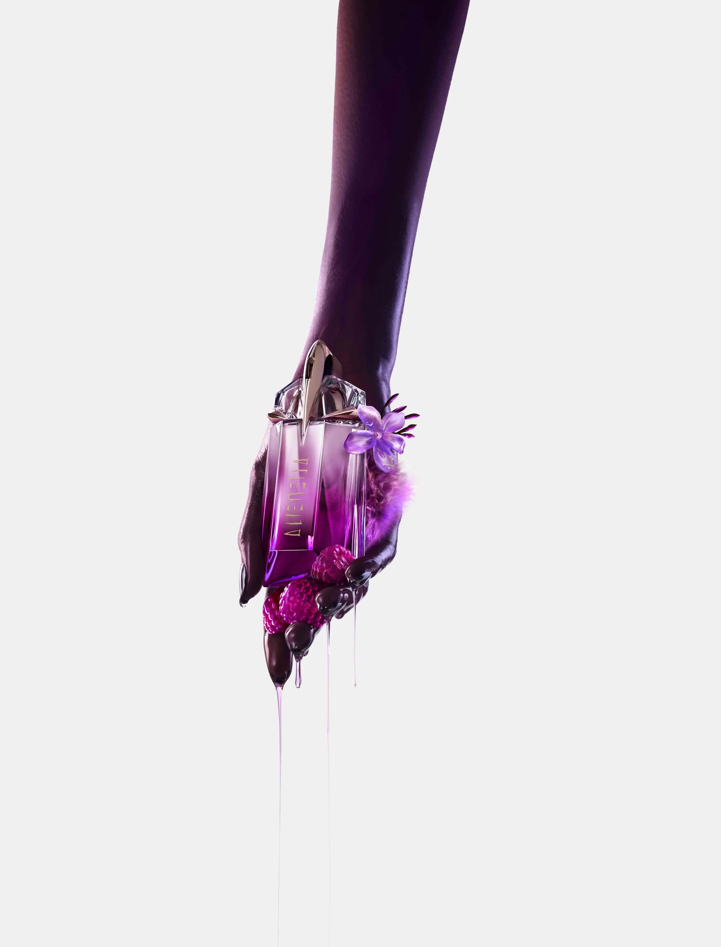 MUGLER_ALIEN PULP_HAND+ALIEN SUPRAPULP+INGREDIENTS_RVB.jpeg