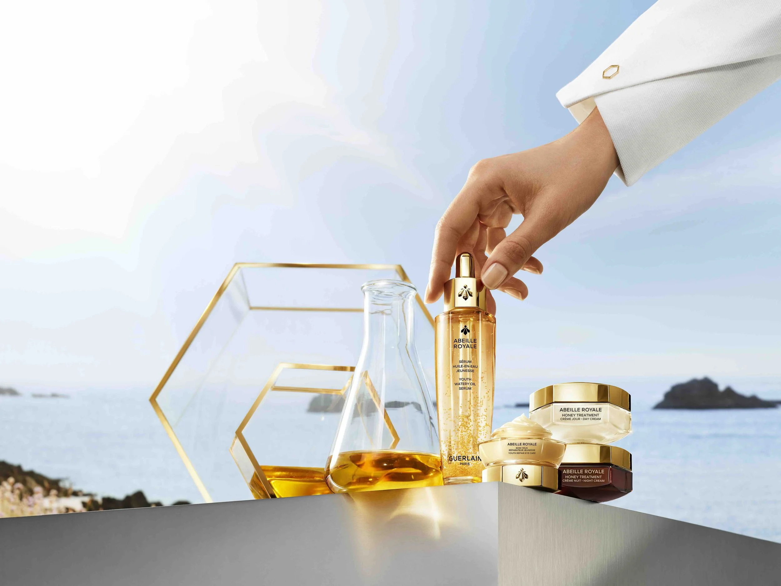 ABRO25_HAND_4 Packs_RVB.jpeg