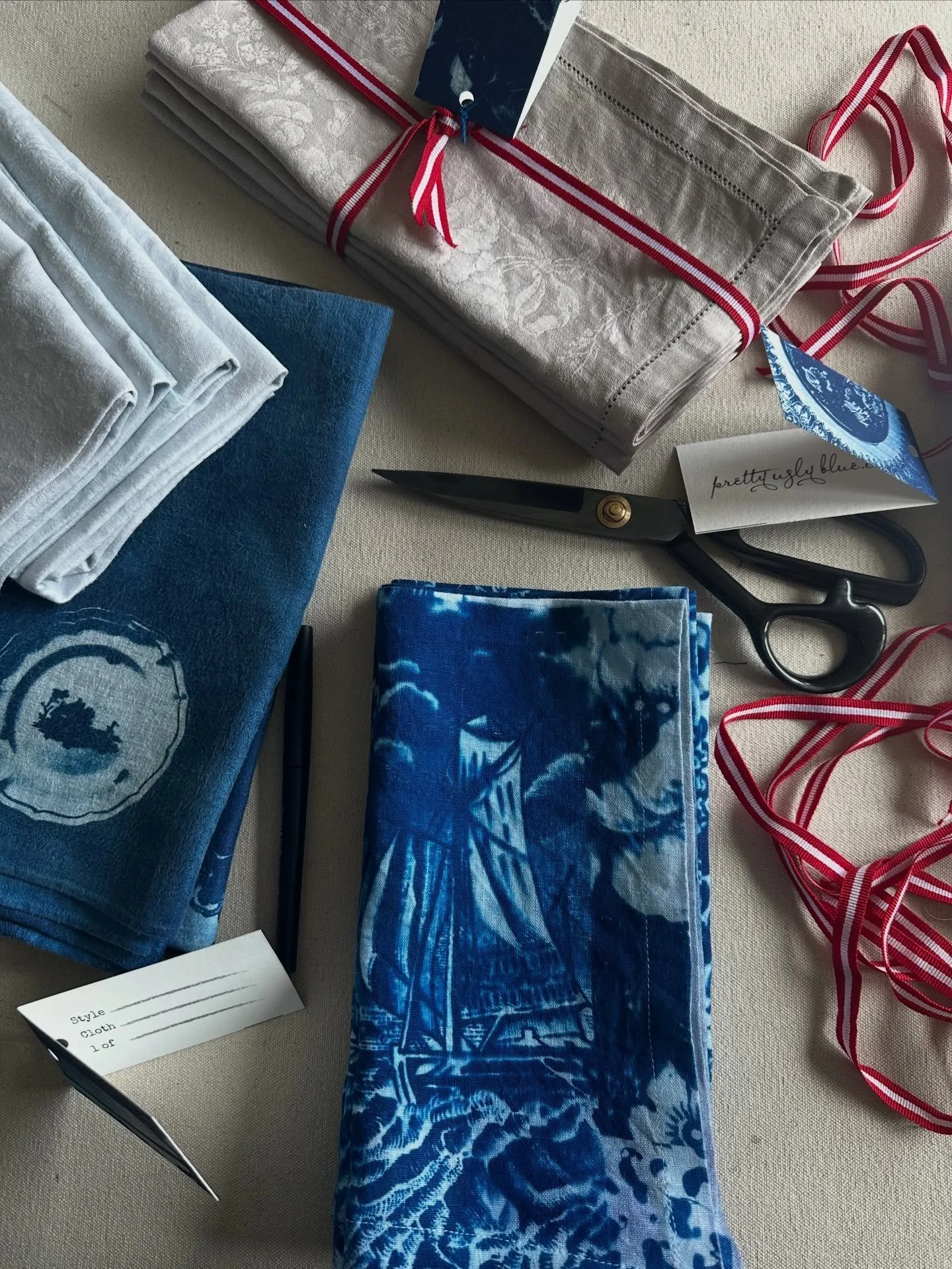 Wrapping a wholesale order. The plain napkins are a new idea. Needs some more finessing perhaps. Hoping to do some more vibrant colors in the future. #cyanotype#oneoff#vegetabledye #teastained #madewithlove❤️
