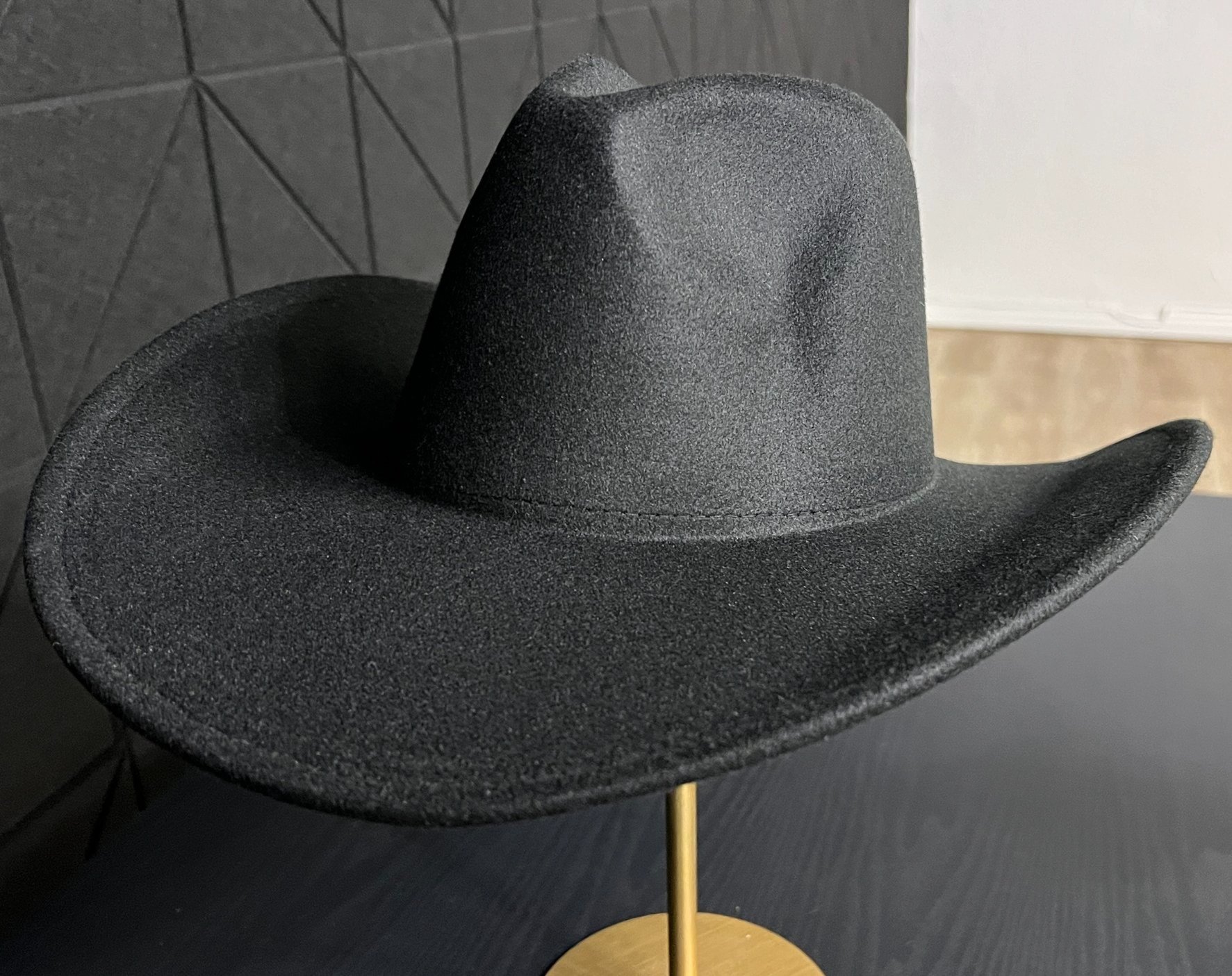 Wide-Brim Western Style