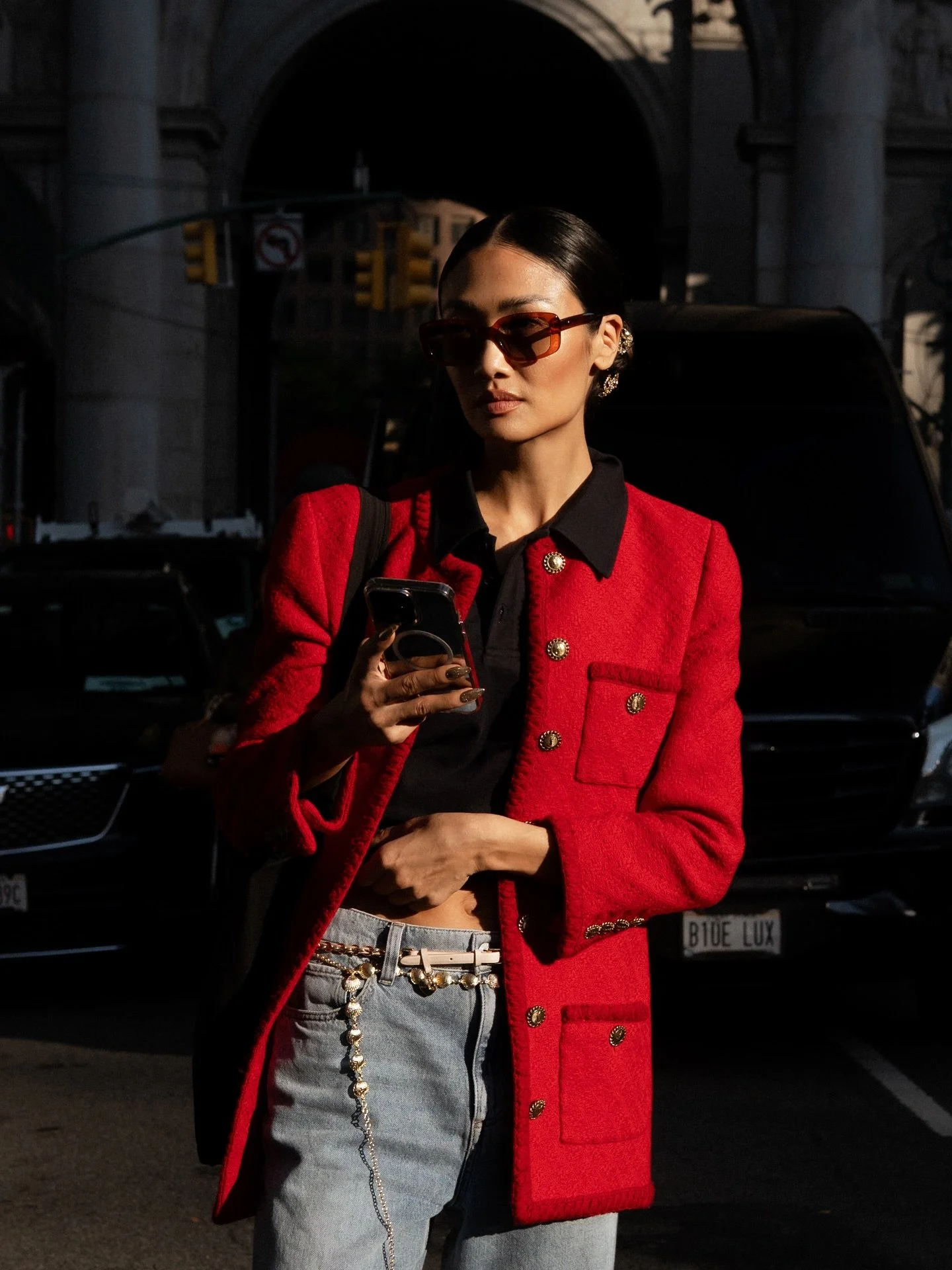 All the baddies came to Alice + Olivia ❤️&zwj;🔥

@aliceandolivia 
@staceybendet 
@nyfw 

#nyfw #aliceandolivia #fashionshow #streetstyle #nyfwphotographer #nycfashionphotographer #nyc #streetstylephotographer