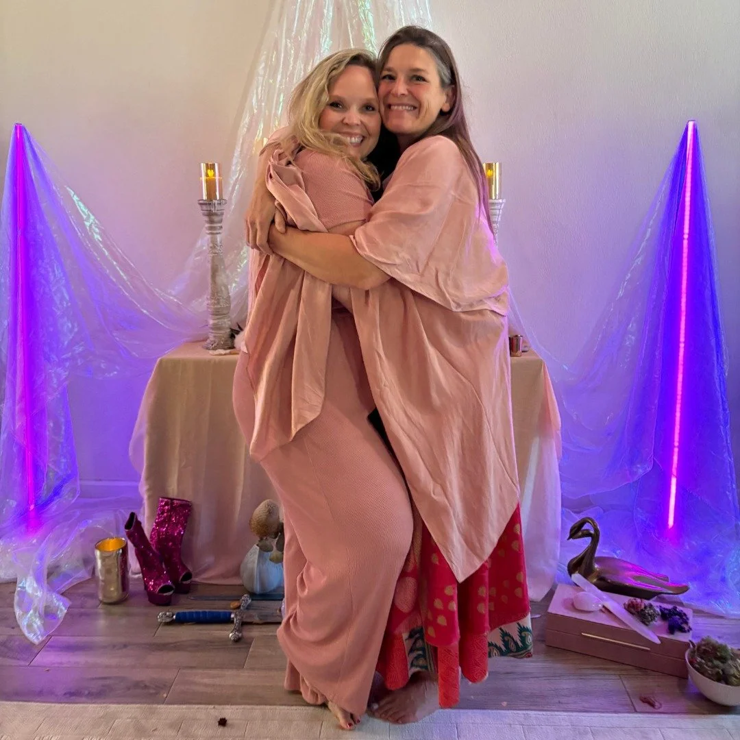 A pretend princess meets a real princess. 🌹
I love you, @silvie0612 🌹