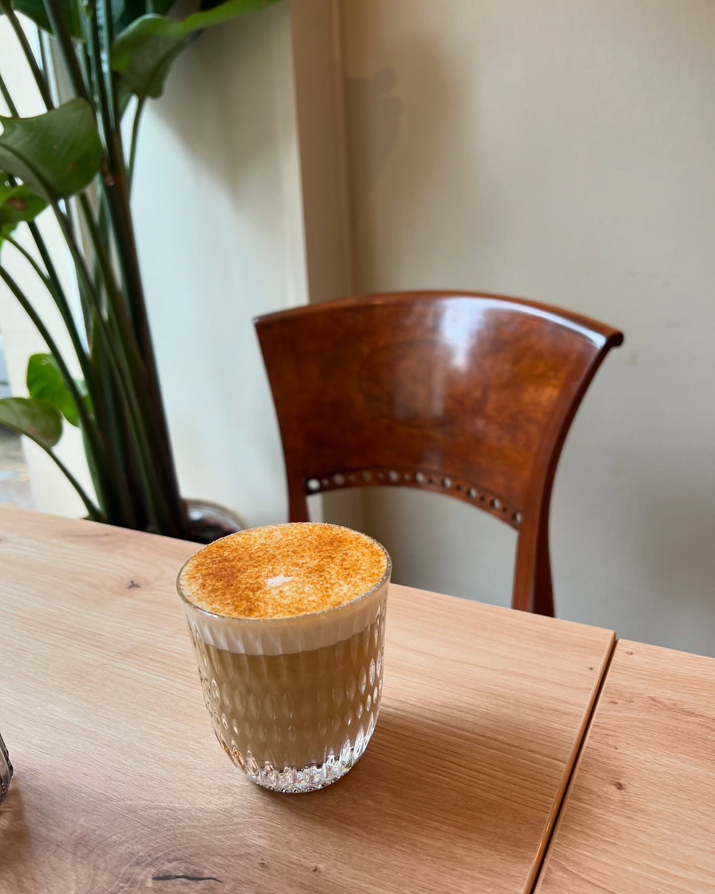 *NEW* 

Pumpkin Spice Latte 

Hast du schon unseren Pumpkin Spice Latte probiert? 

Wir machen ihn aus unserem Sirup, f&uuml;r den wir jede Menge K&uuml;rbis mit vielen Gew&uuml;rzen einkochen 🎃 

Wir finden unser Pumpkin Spice Latte schmeckt auch o