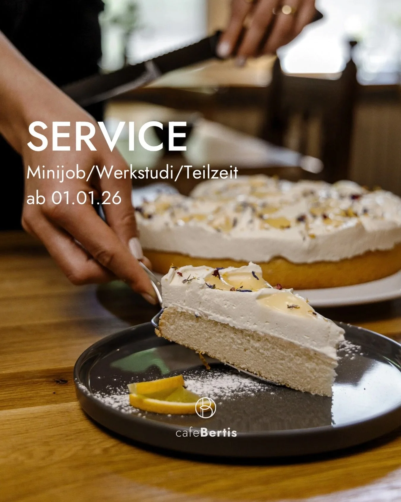 🎉 JOIN OUR TEAM - SERVICE 

Du hast bereits Erfahrung im Service gesammelt und f&uuml;hlst dich wohl im Umgang mit Menschen? 

Du bleibst ruhig, auch wenns voll wird, beh&auml;ltst den &Uuml;berblick und hast Lust mit deiner offenen, freundlichen un