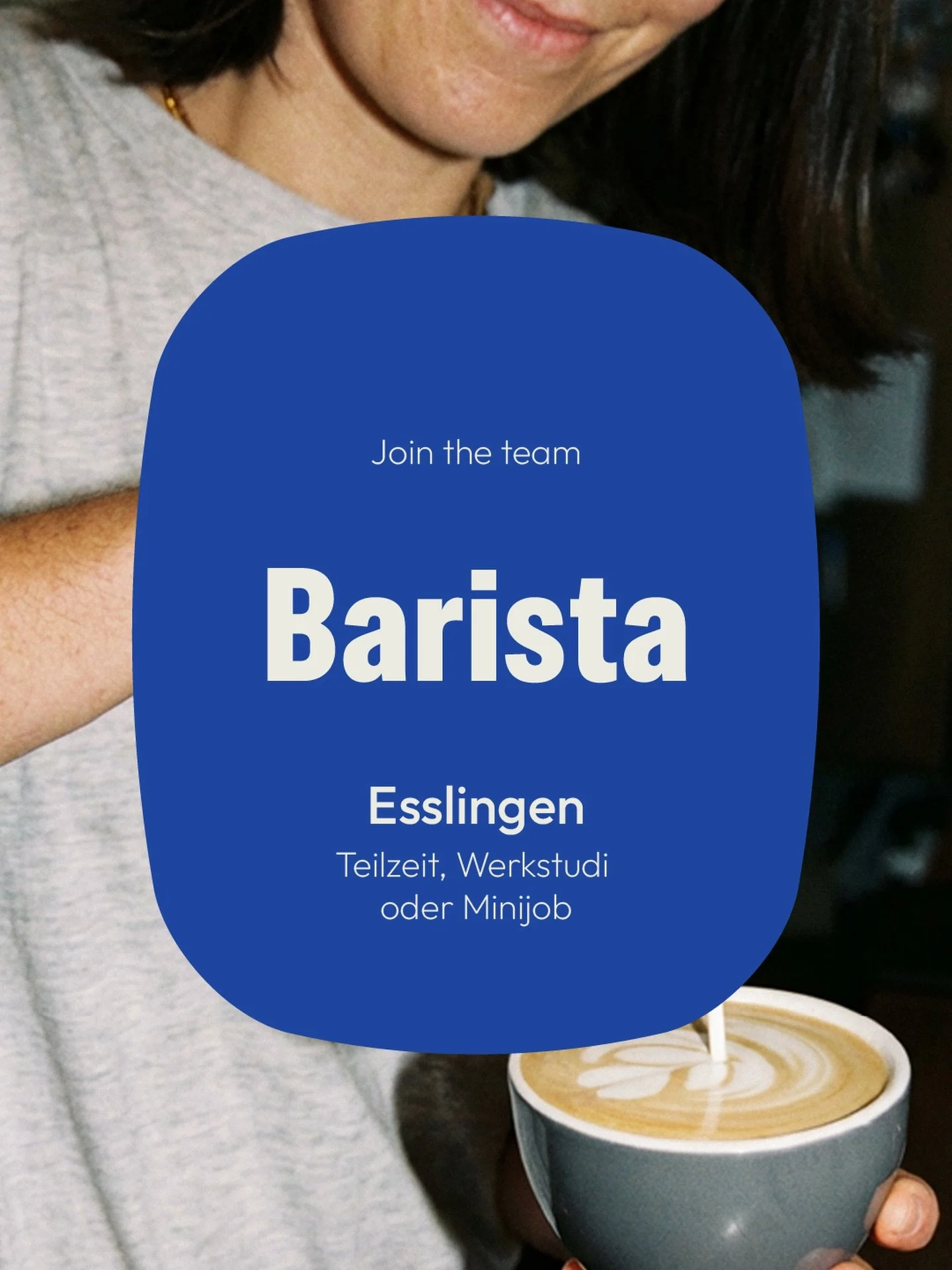 Du liebst guten Kaffee, bringst Erfahrung an der Maschine mit und bleibst auch dann entspannt, wenn&rsquo;s mal richtig rundgeht? Perfekt &ndash; dann suchen wir genau dich!

Bei uns erwartet dich ein junges, herzliches Team und genug Raum, deine Bar