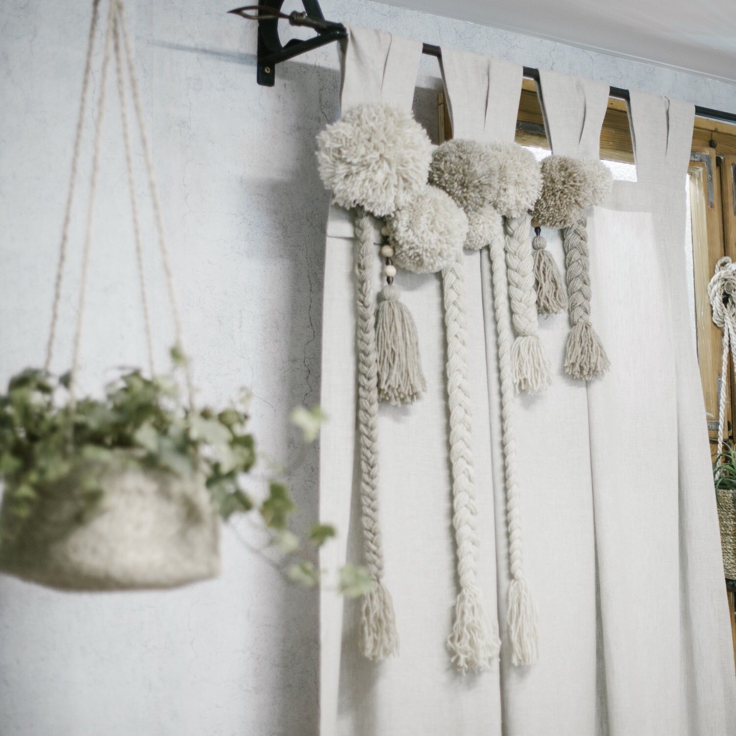 https://i.etsystatic.com/16313598/r/il/b9edb0/1708160955/il_fullxfull.1708160955_8nau.jpg
