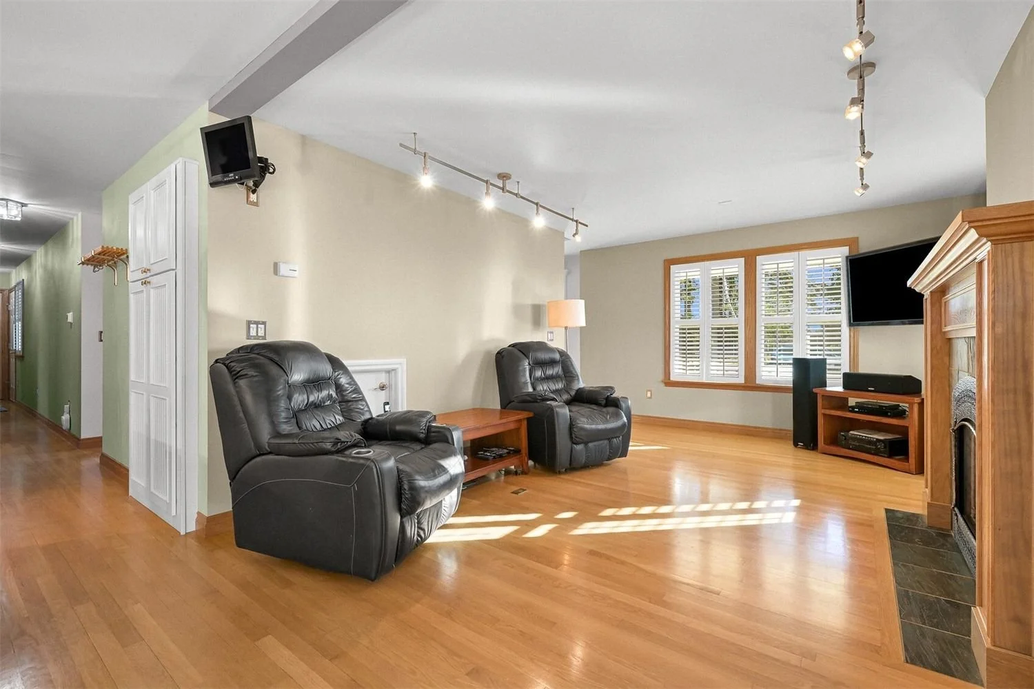 6925-East-2nd-Place_Brandon-Nelson-realtor (5).jpg