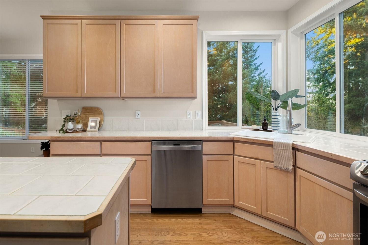 1402-Langara-Circle-brandon-nelnson-best-bellingham (17).jpg