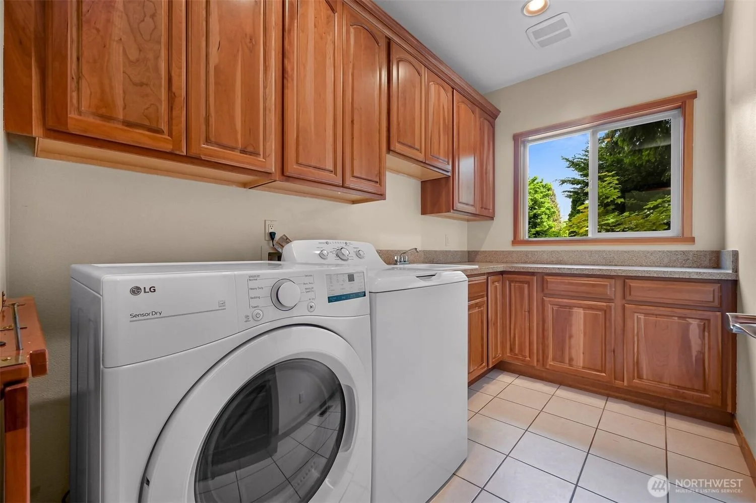 1212-Toledo-Street-Bellingham_Brandon-Nelson-Realtor (17).jpg