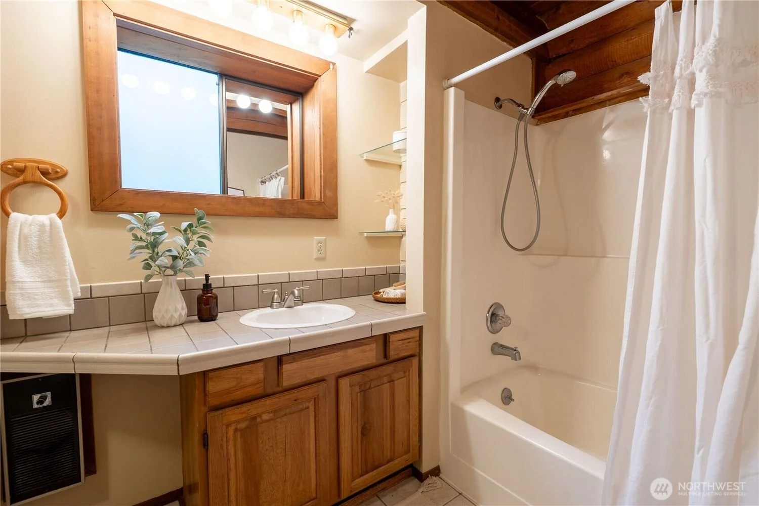 18-Inglewood-Place-realtor-brandon-nelson-bellingwood (24).jpg