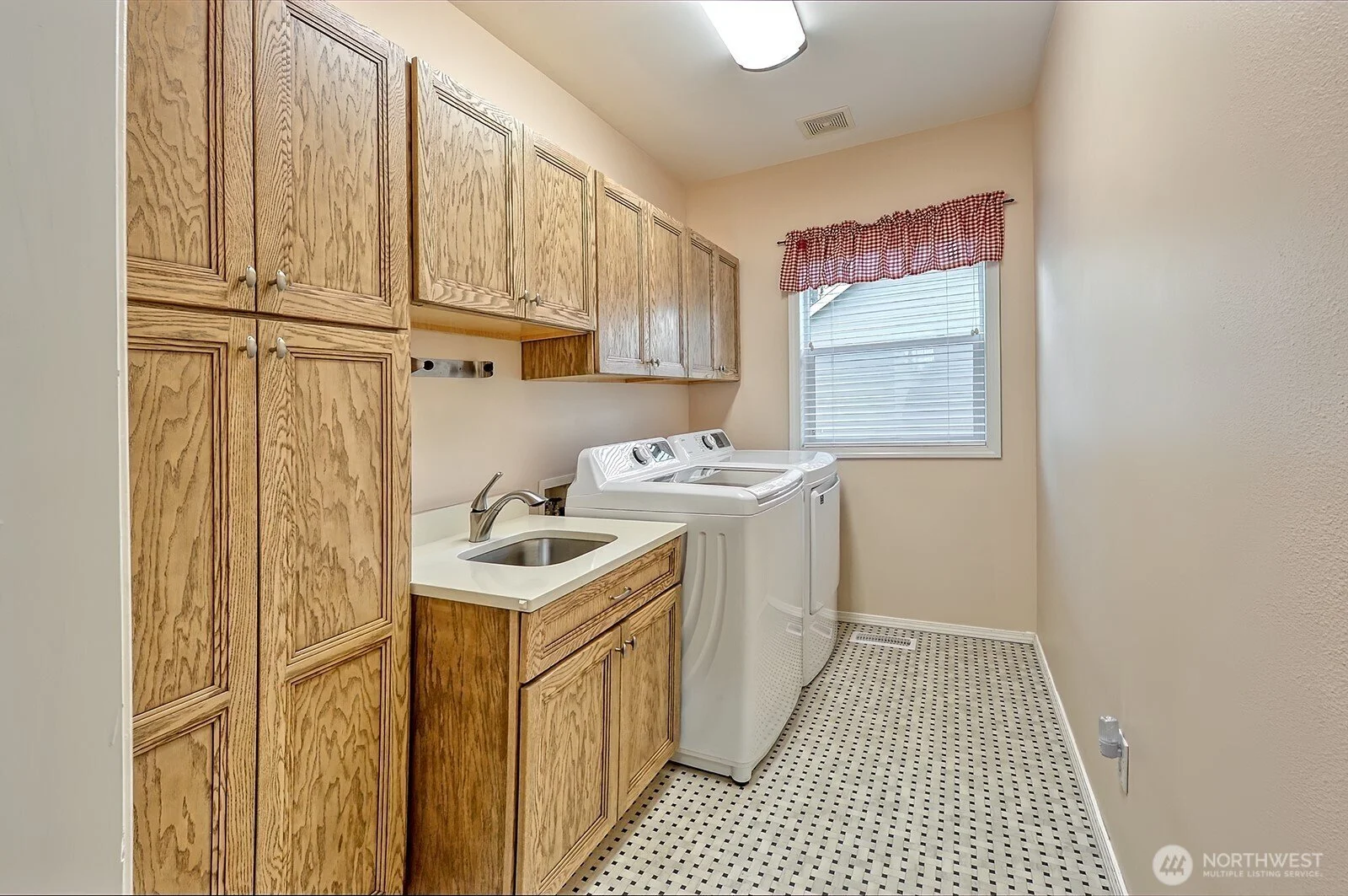 1398-Gabriola-Ct-Bellingham-Brandon-Nelson-Realtor (4).jpeg