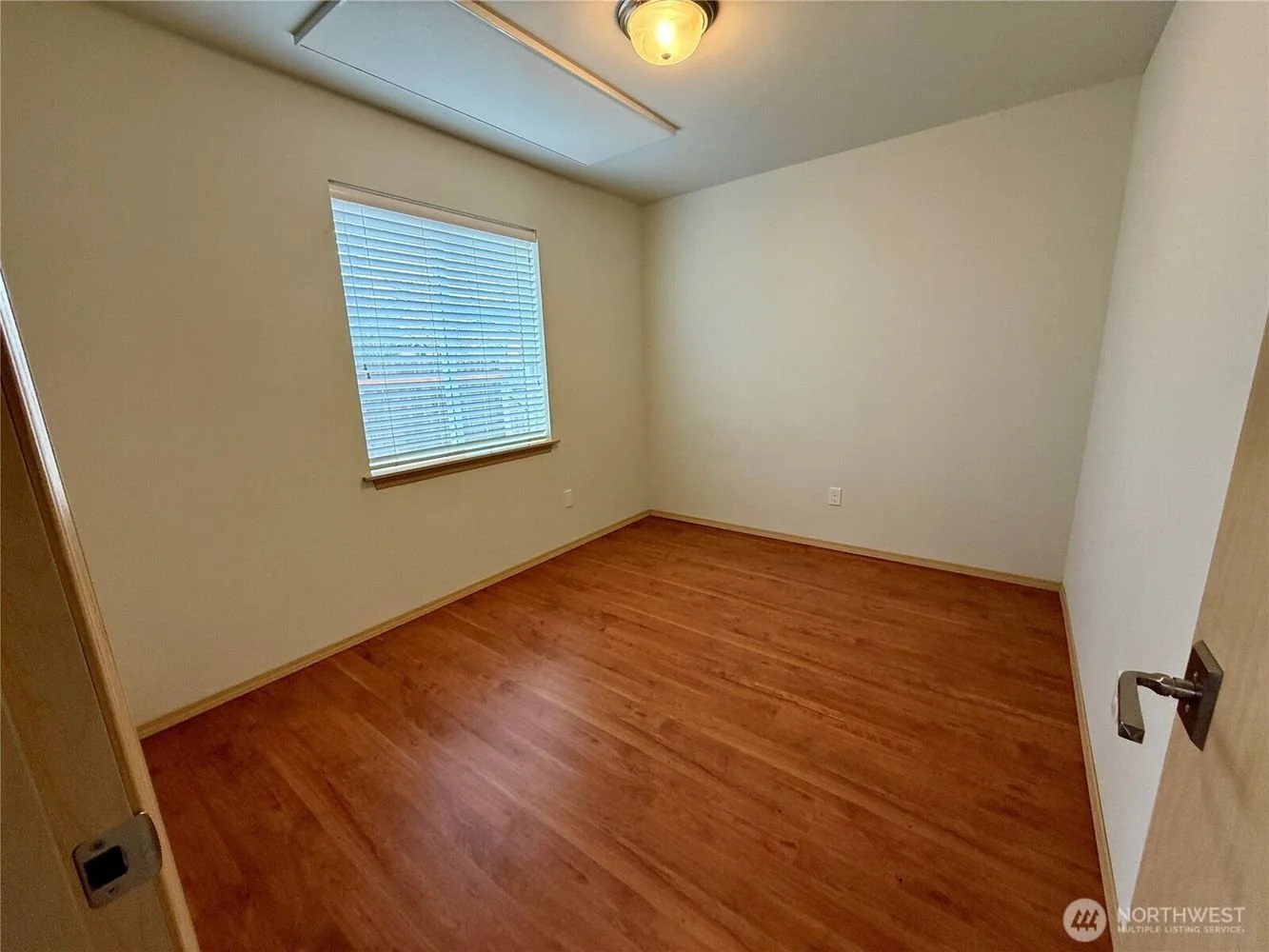 2209-East-Maryland-Street-realtor-brandon-nelson (16).jpg